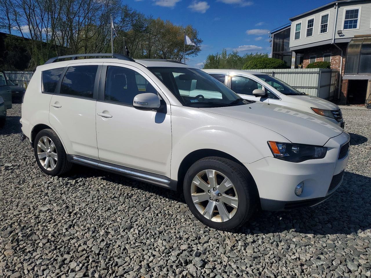 2013 Mitsubishi Outlander Se White vin: JA4JT3AWXDU000578