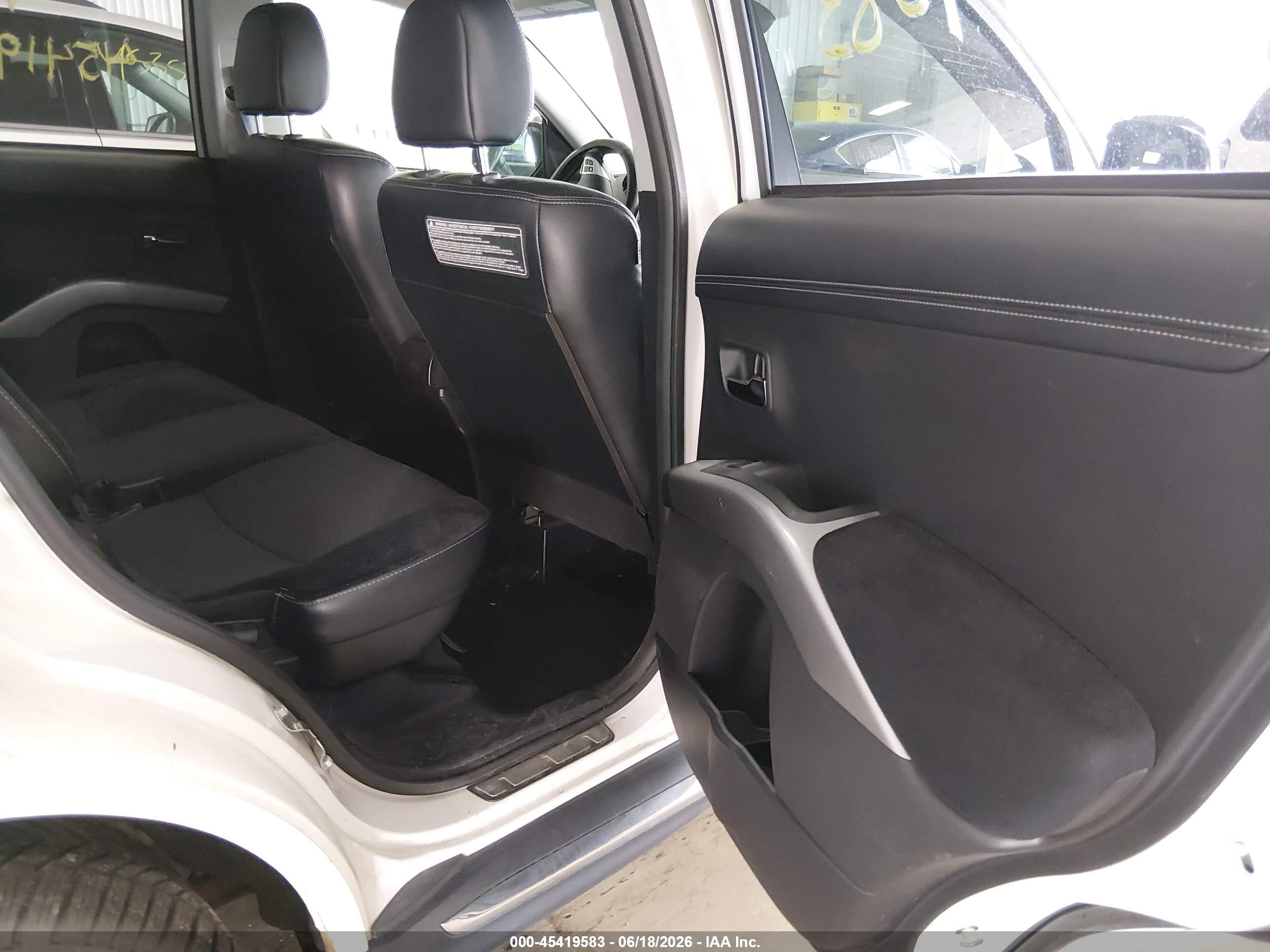 2011 Mitsubishi Outlander Gt White vin: JA4JT5AX2BU025248