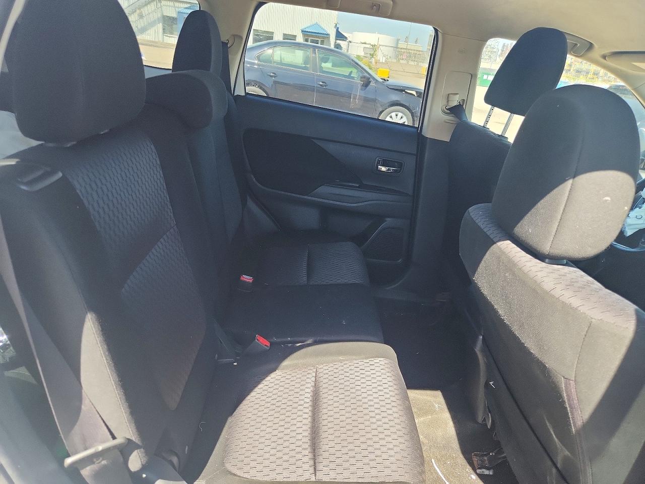 2014 Mitsubishi Outlander Se White vin: JA4JZ3AX6EZ601840