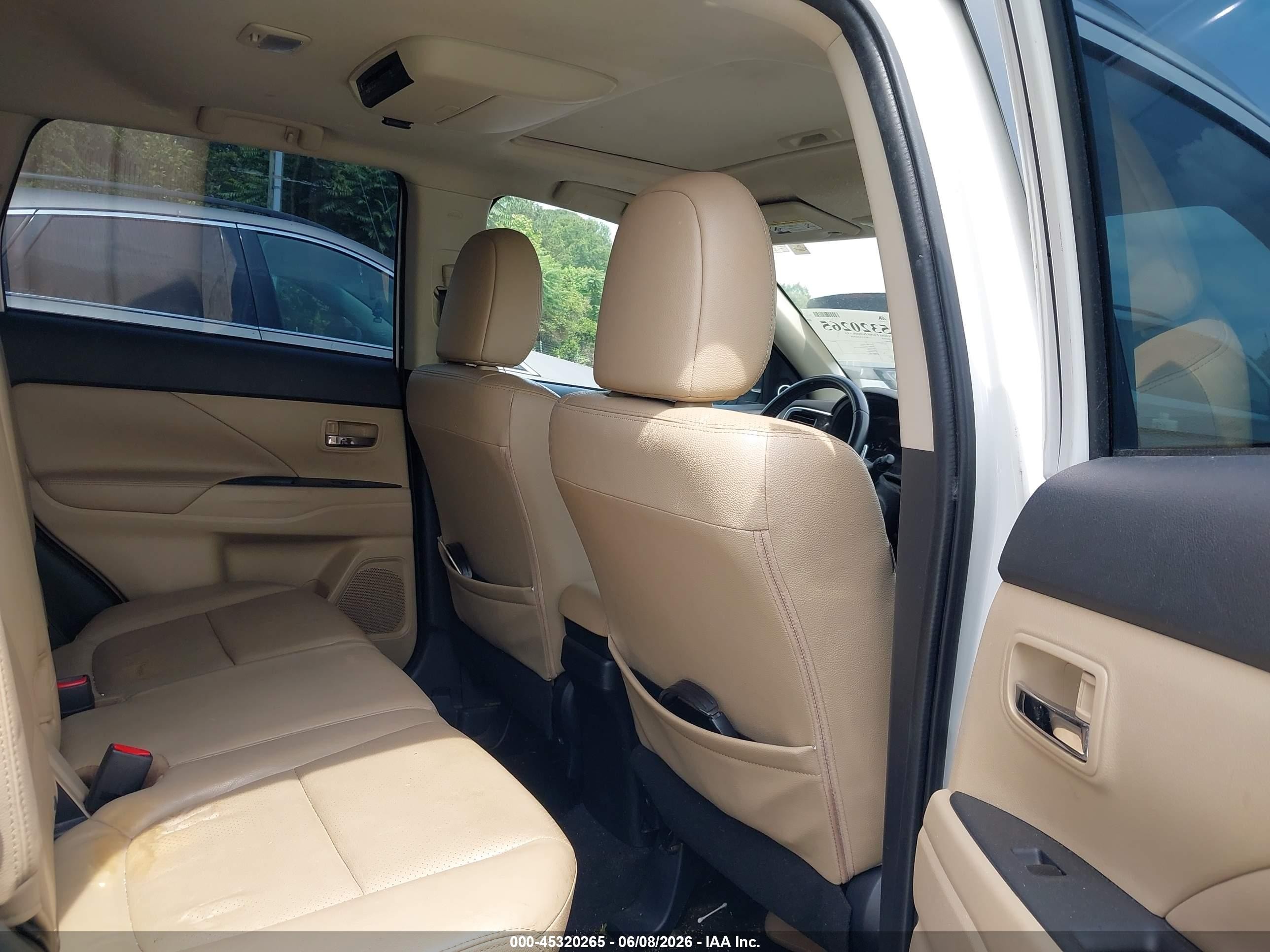 2015 Mitsubishi Outlander Gt White vin: JA4JZ4AX1FZ007065