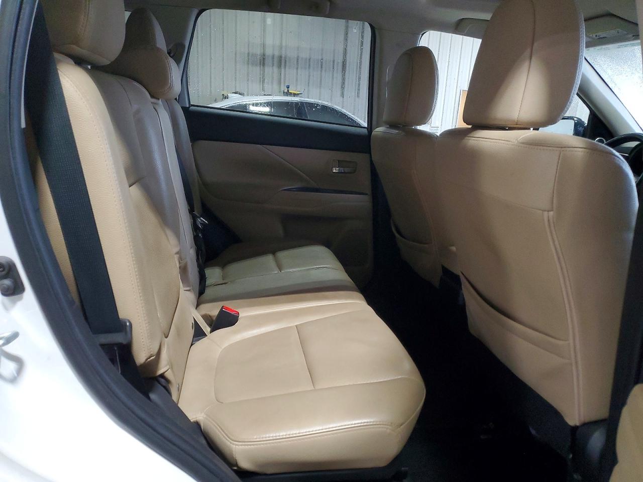 2014 Mitsubishi Outlander Gt White vin: JA4JZ4AX9EZ010570