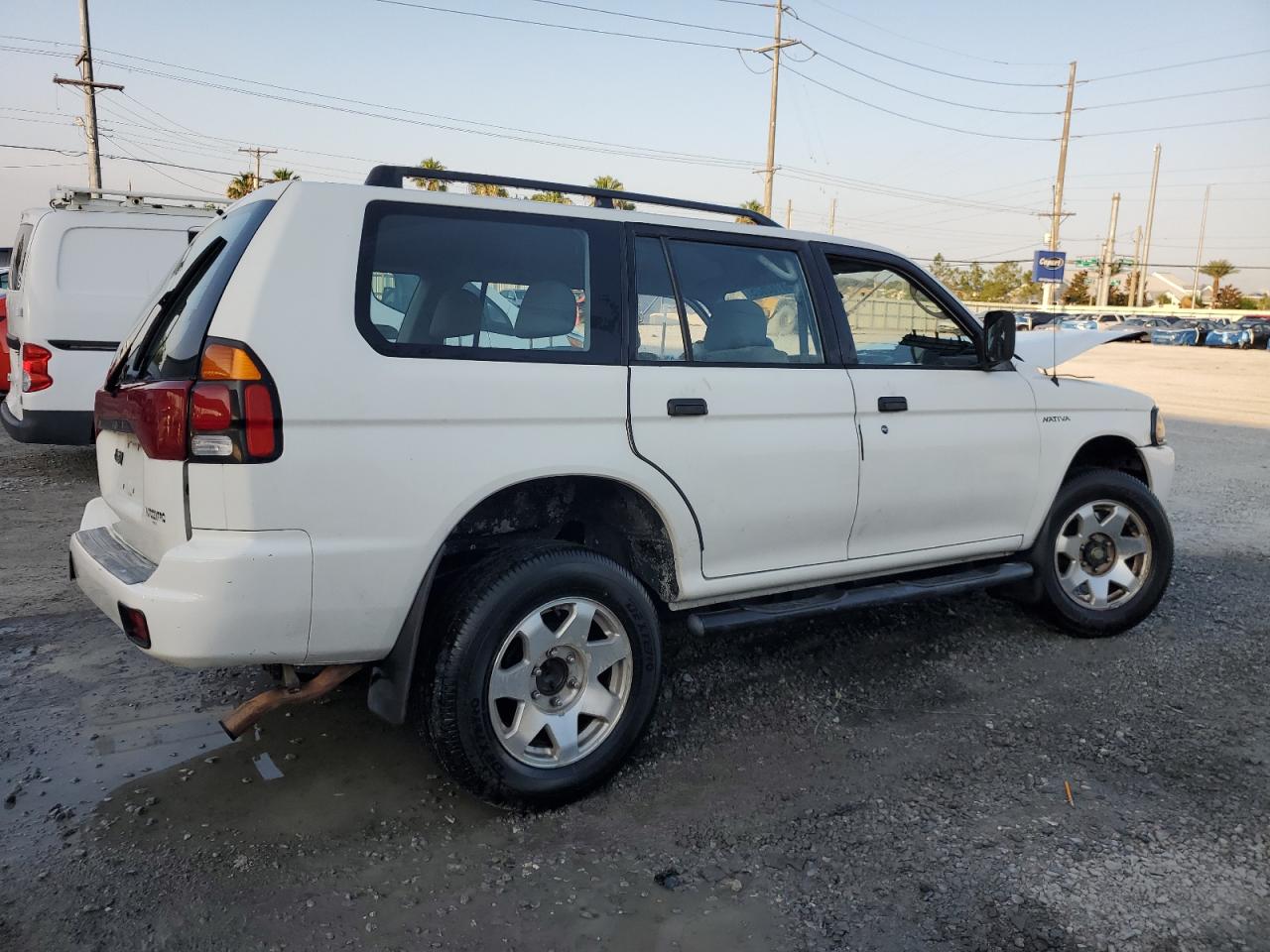 2002 Mitsubishi Montero Sport White vin: JA4LS21G02J018648
