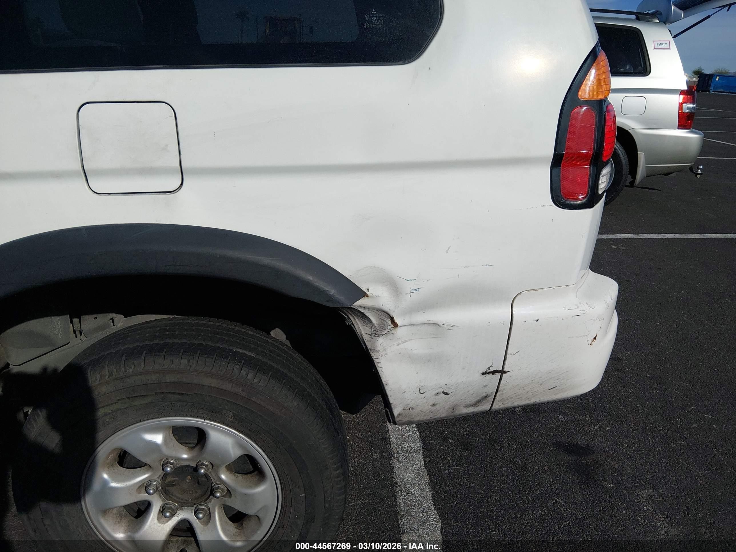2002 Mitsubishi Montero Sport Es/ls White vin: JA4LS21H02J068507
