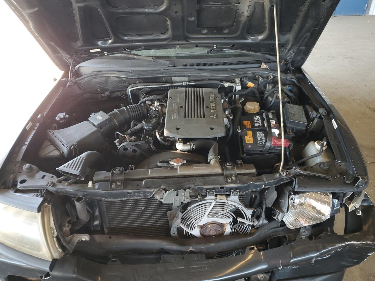 2000 Mitsubishi Montero Sport Es Black vin: JA4LS21H0YP017983