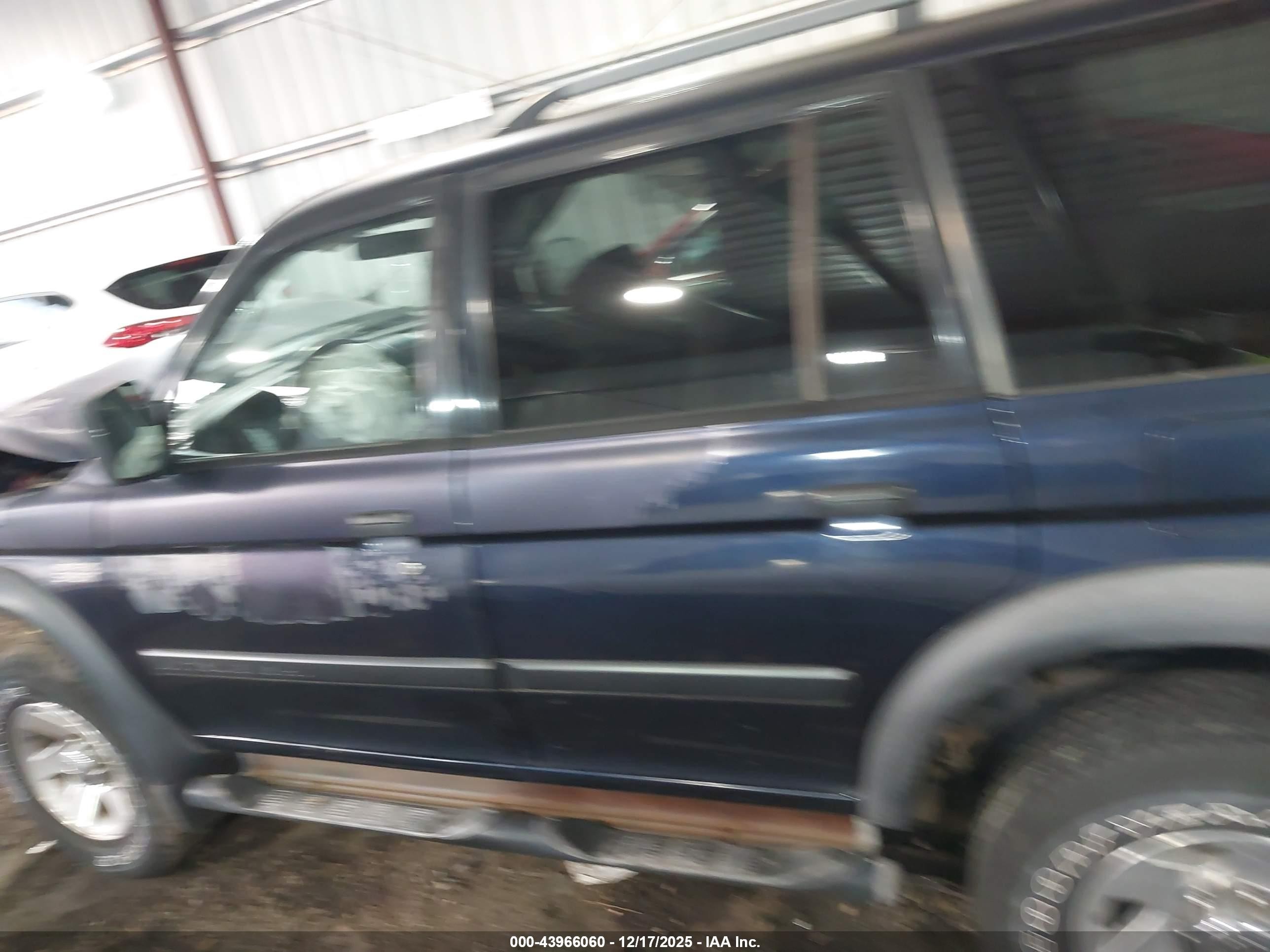 2002 Mitsubishi Montero Sport Es/ls Blue vin: JA4LS21H82J044777