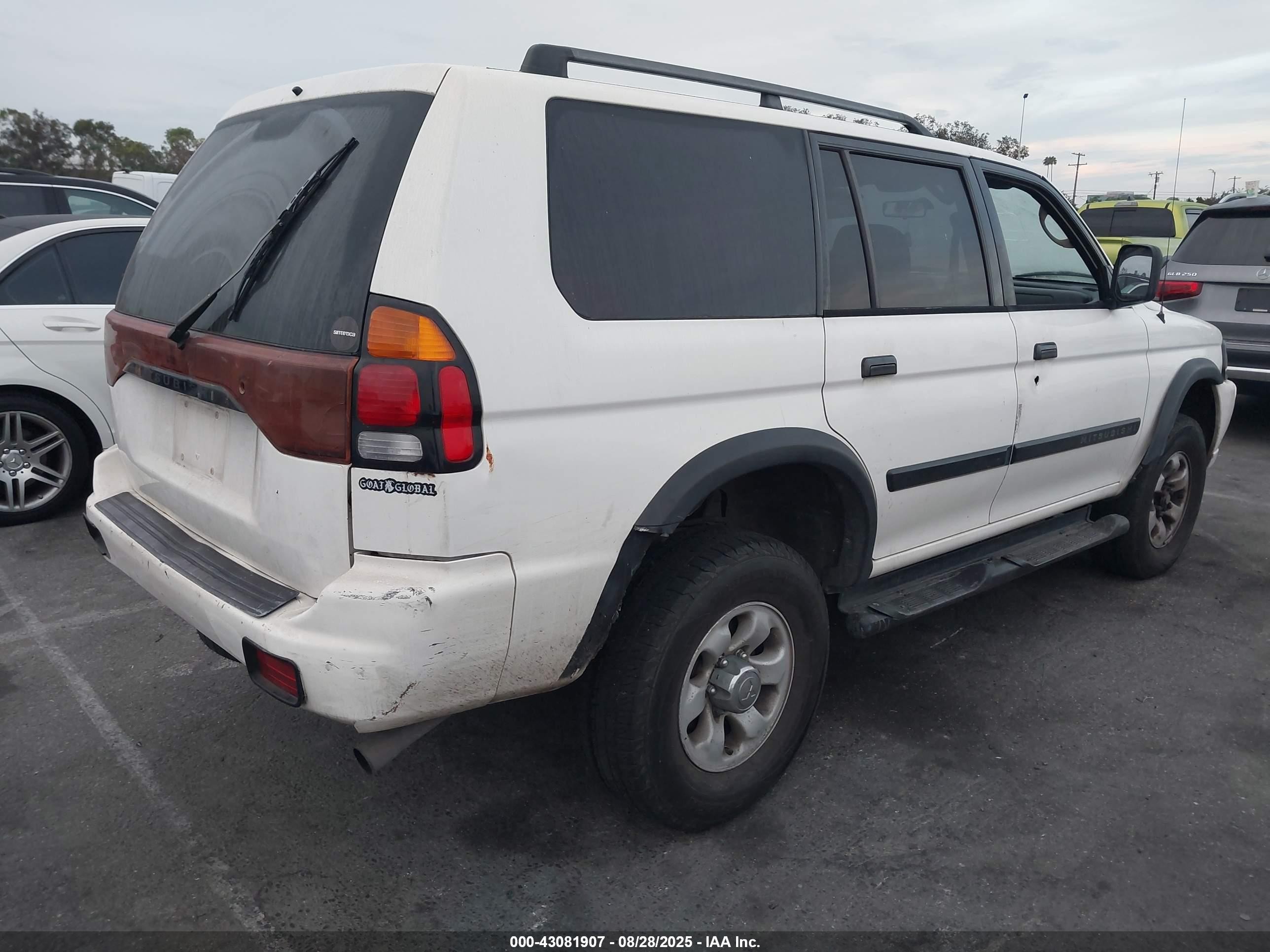 2002 Mitsubishi Montero Sport Es/ls White vin: JA4LS21H82J048585