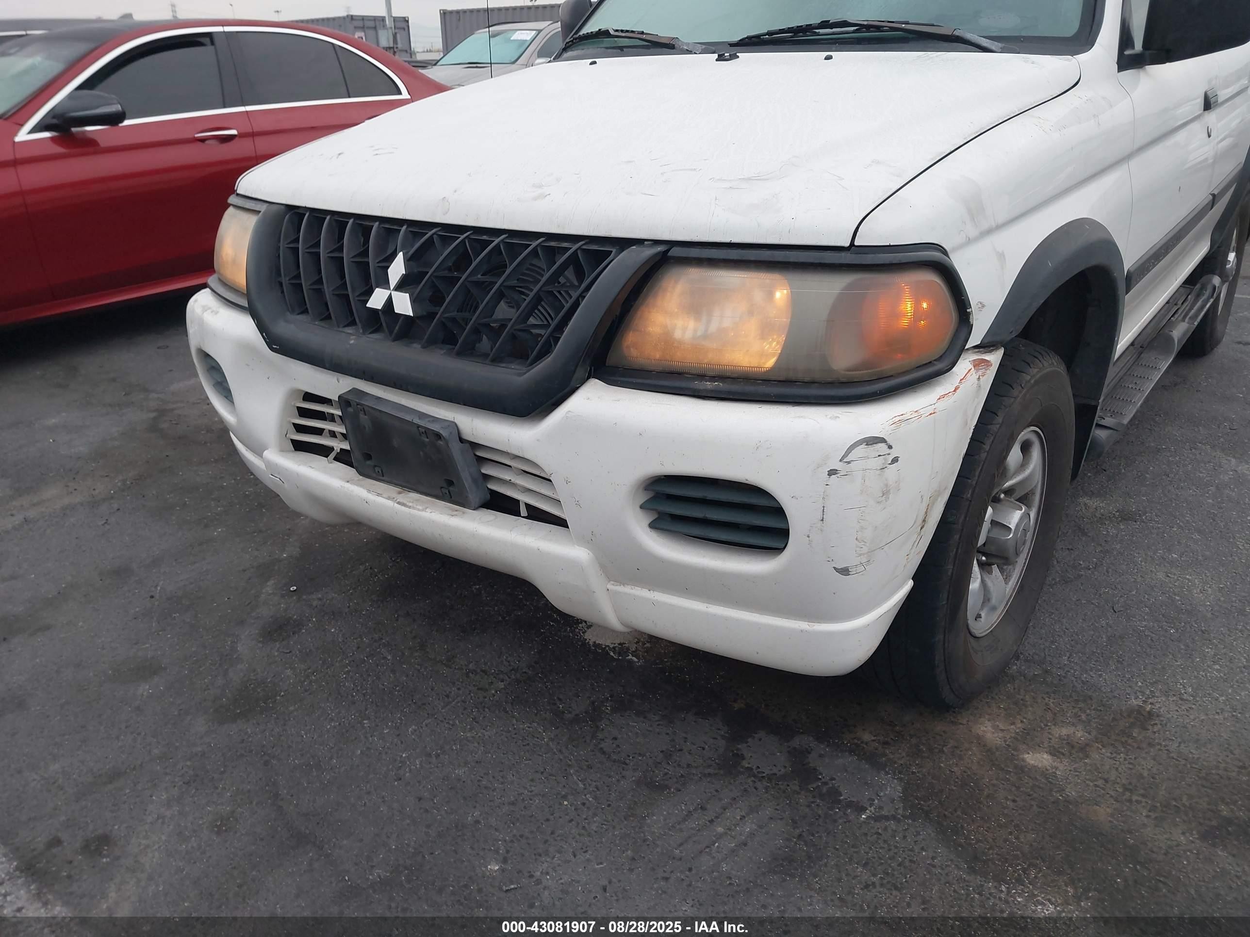2002 Mitsubishi Montero Sport Es/ls White vin: JA4LS21H82J048585
