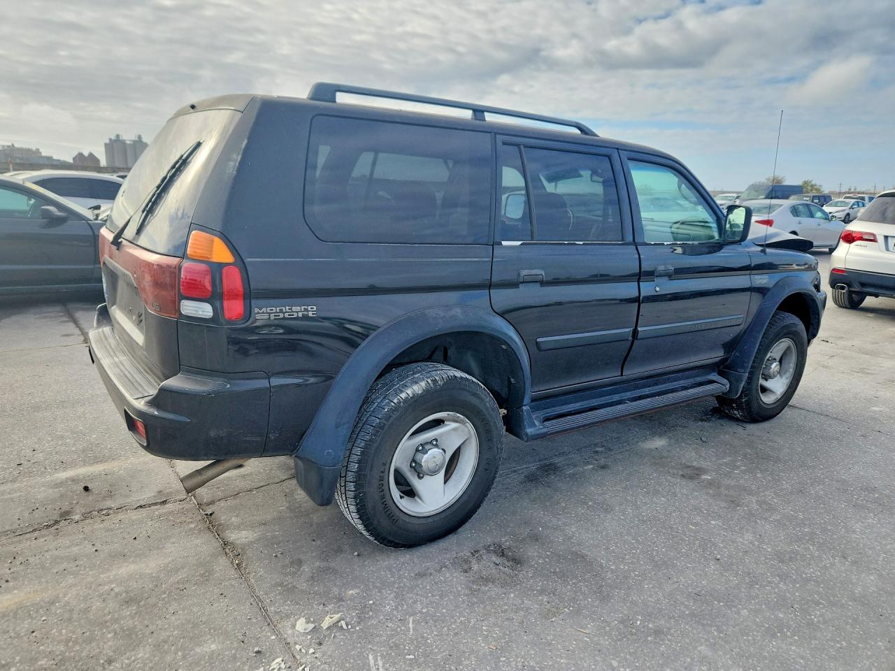 2001 Mitsubishi Montero Sport Es Black vin: JA4LS21H91P002730