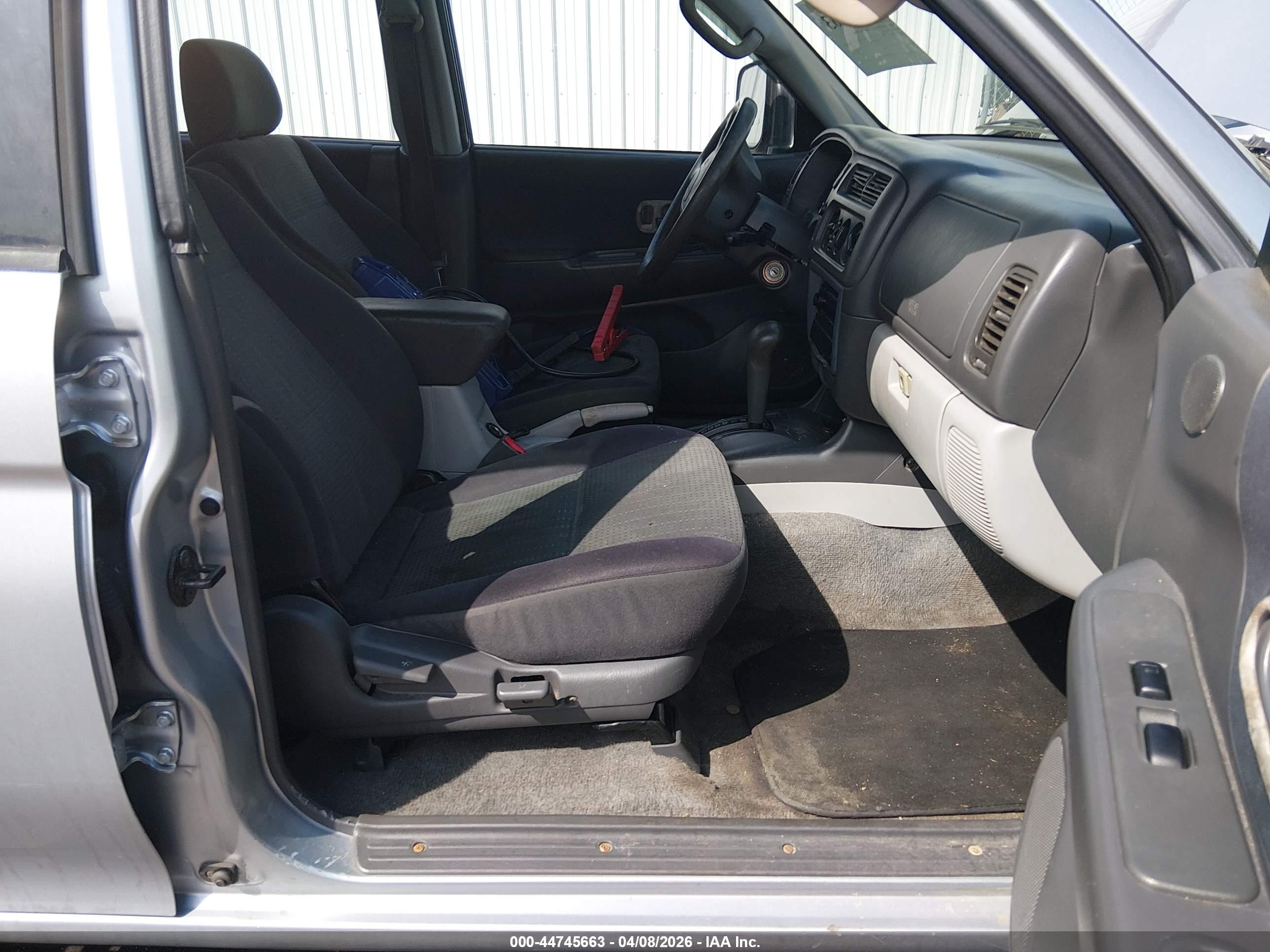 2004 Mitsubishi Montero Sport Ls Silver vin: JA4LS21R24J002570
