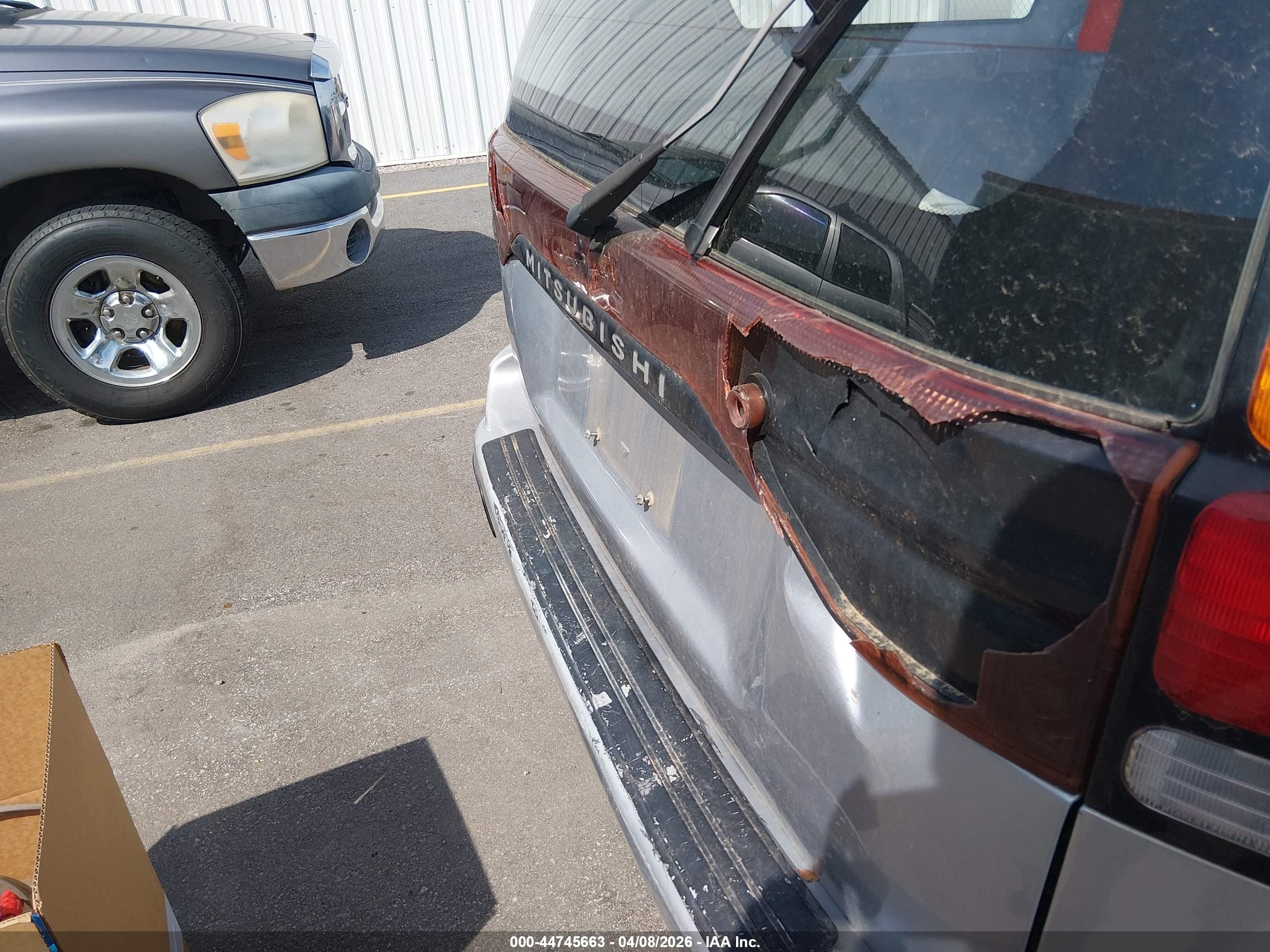 2004 Mitsubishi Montero Sport Ls Silver vin: JA4LS21R24J002570