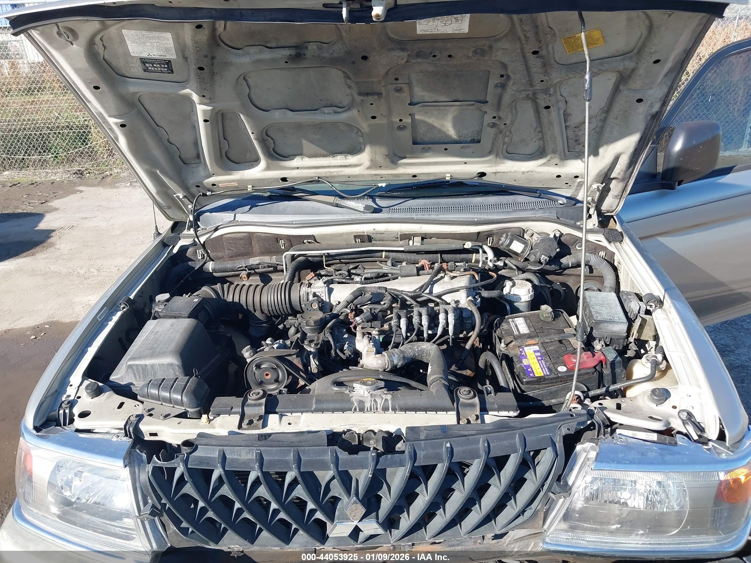 2004 Mitsubishi Montero Sport Ls Gray vin: JA4LS21R34J004022