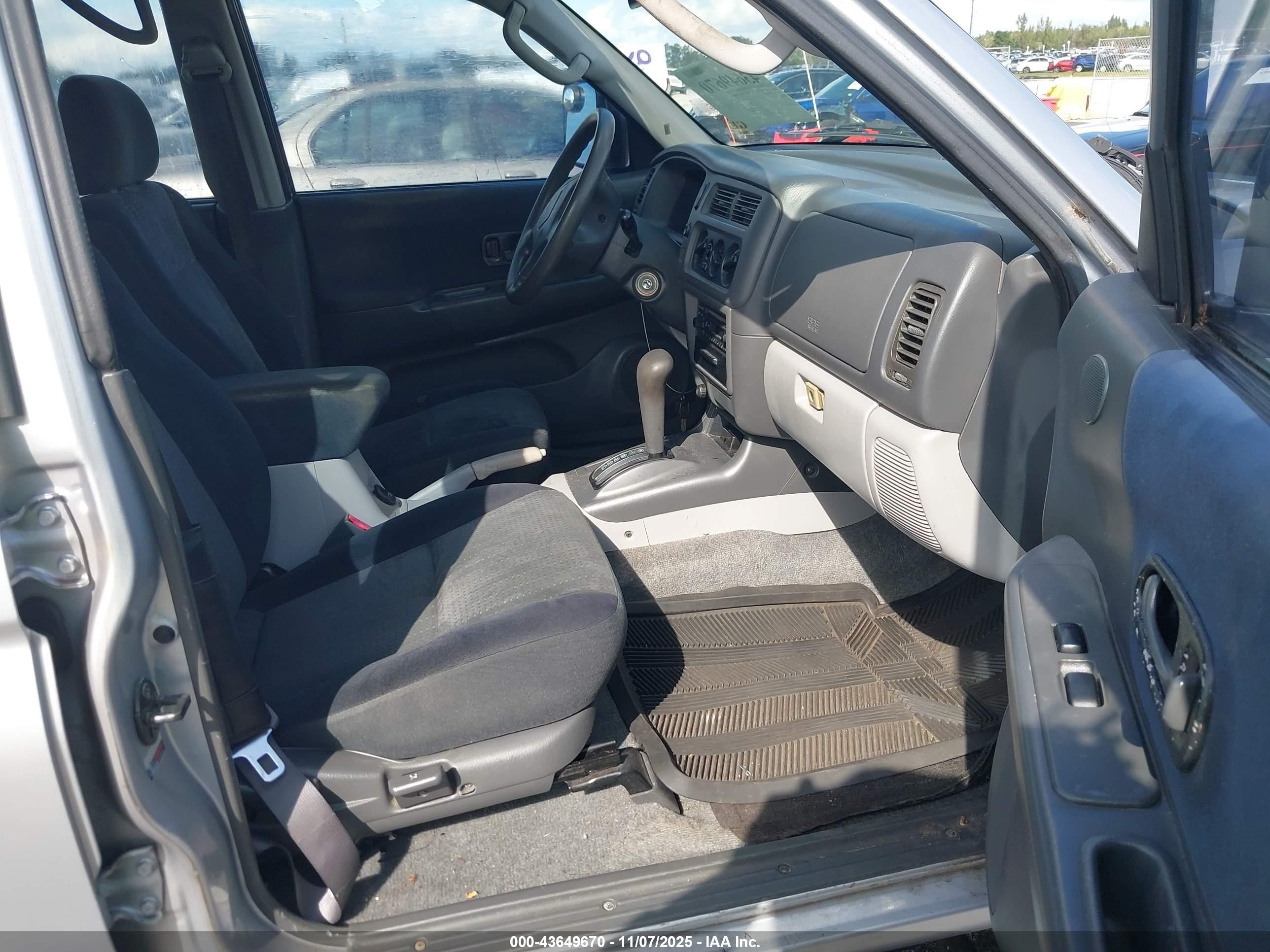 2004 Mitsubishi Montero Sport Ls Silver vin: JA4LS21R34J006191