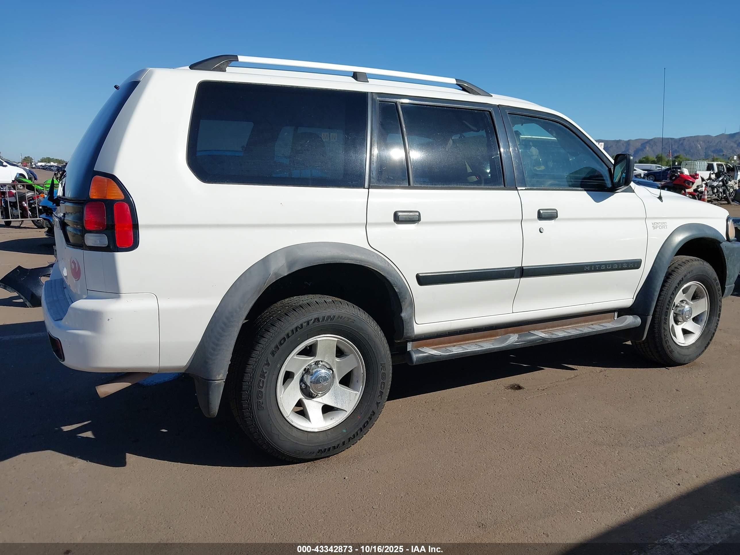 2004 Mitsubishi Montero Sport Ls Белый vin: JA4LS21R74J004749