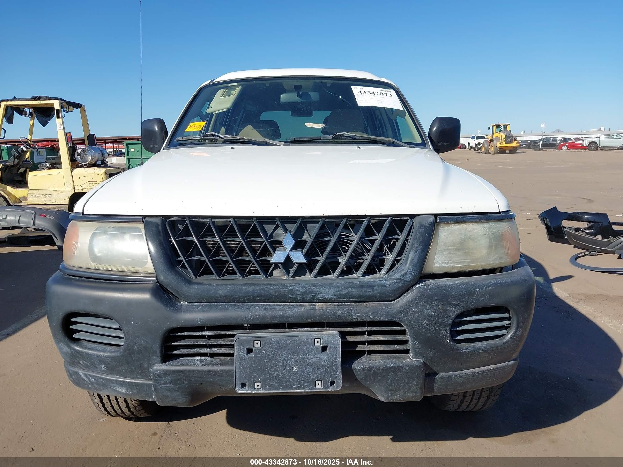2004 Mitsubishi Montero Sport Ls Белый vin: JA4LS21R74J004749