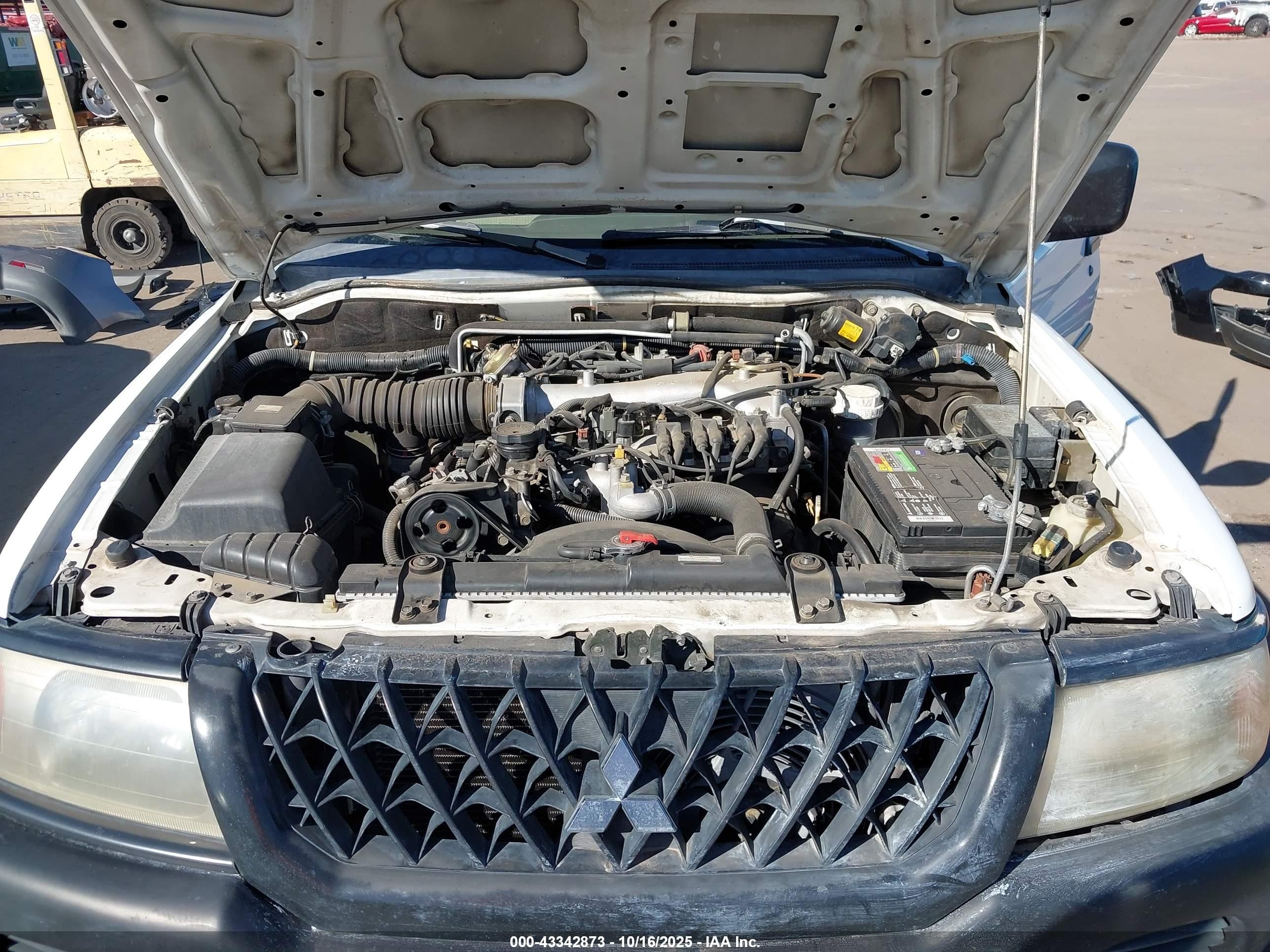 2004 Mitsubishi Montero Sport Ls Белый vin: JA4LS21R74J004749