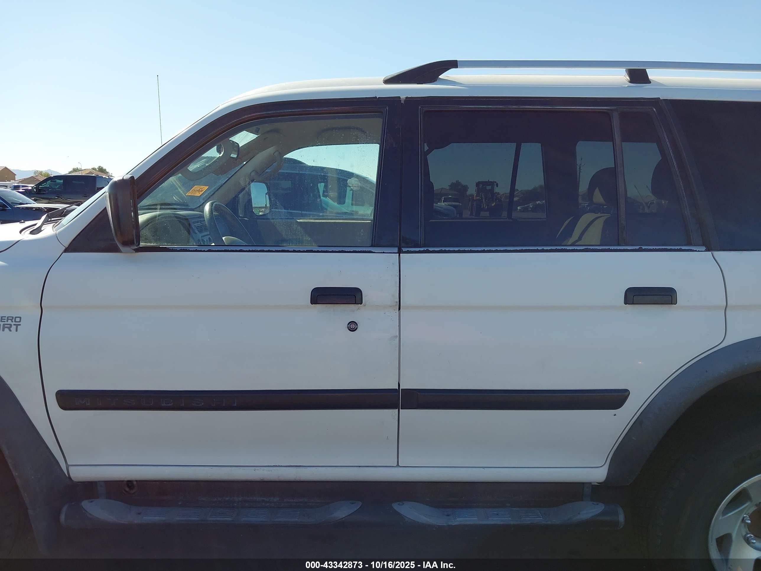2004 Mitsubishi Montero Sport Ls Белый vin: JA4LS21R74J004749