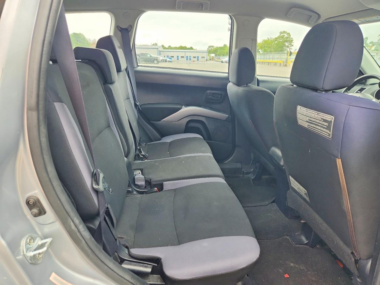 2008 Mitsubishi Outlander Es Silver vin: JA4LS21W18Z016005