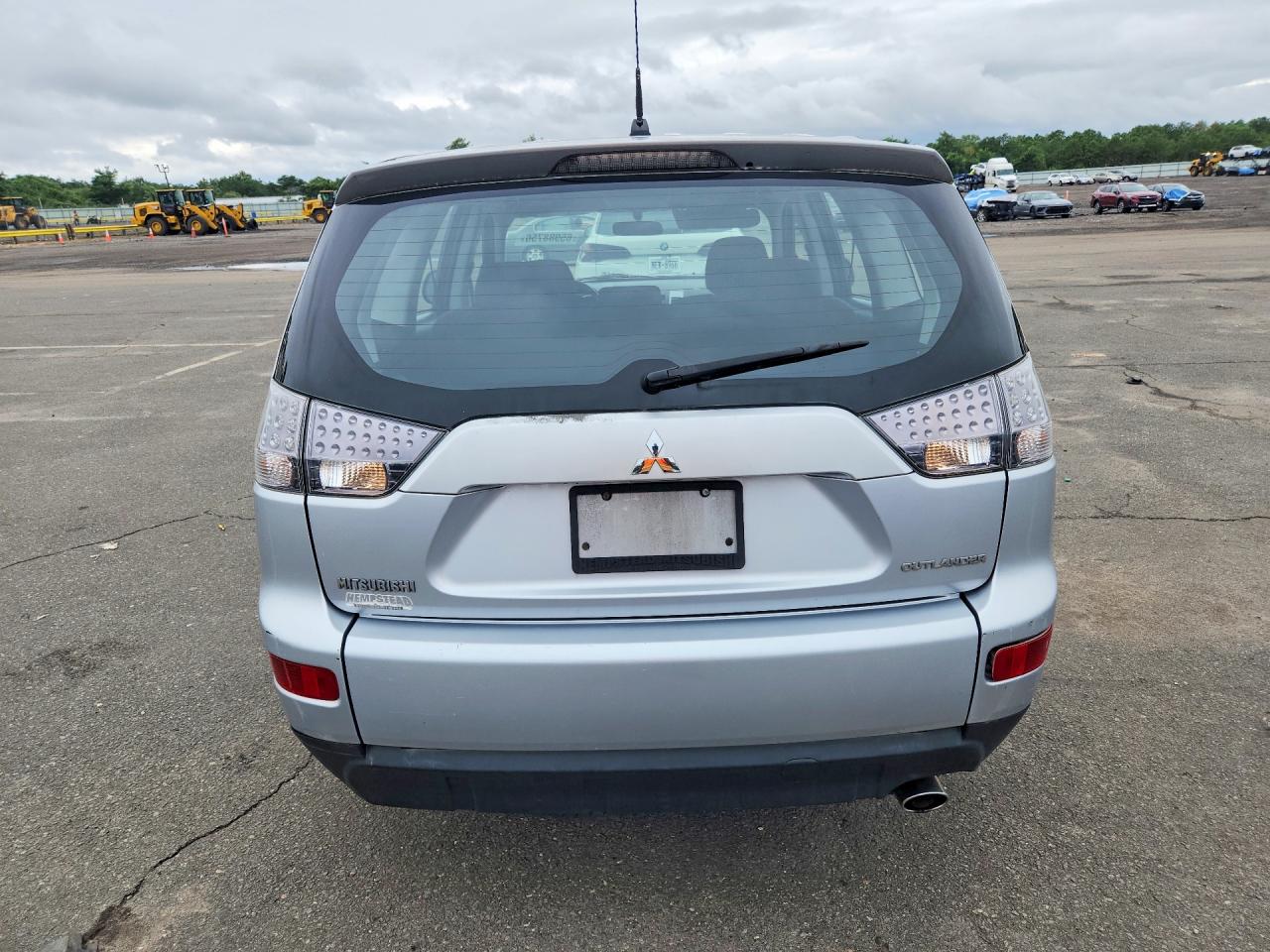 2008 Mitsubishi Outlander Es Silver vin: JA4LS21W18Z016005