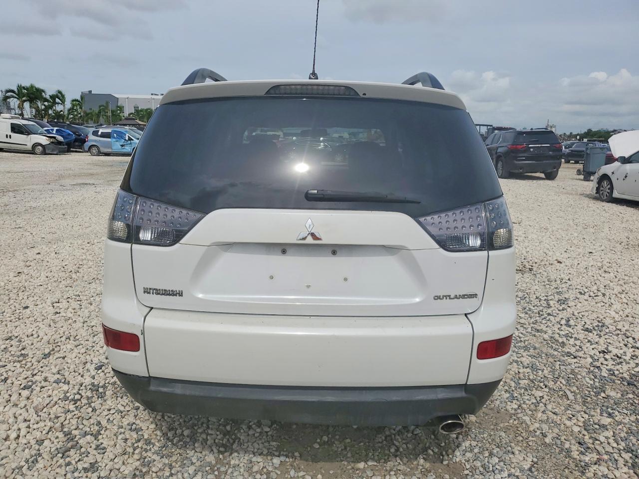 2009 Mitsubishi Outlander Es White vin: JA4LS21W49Z011186