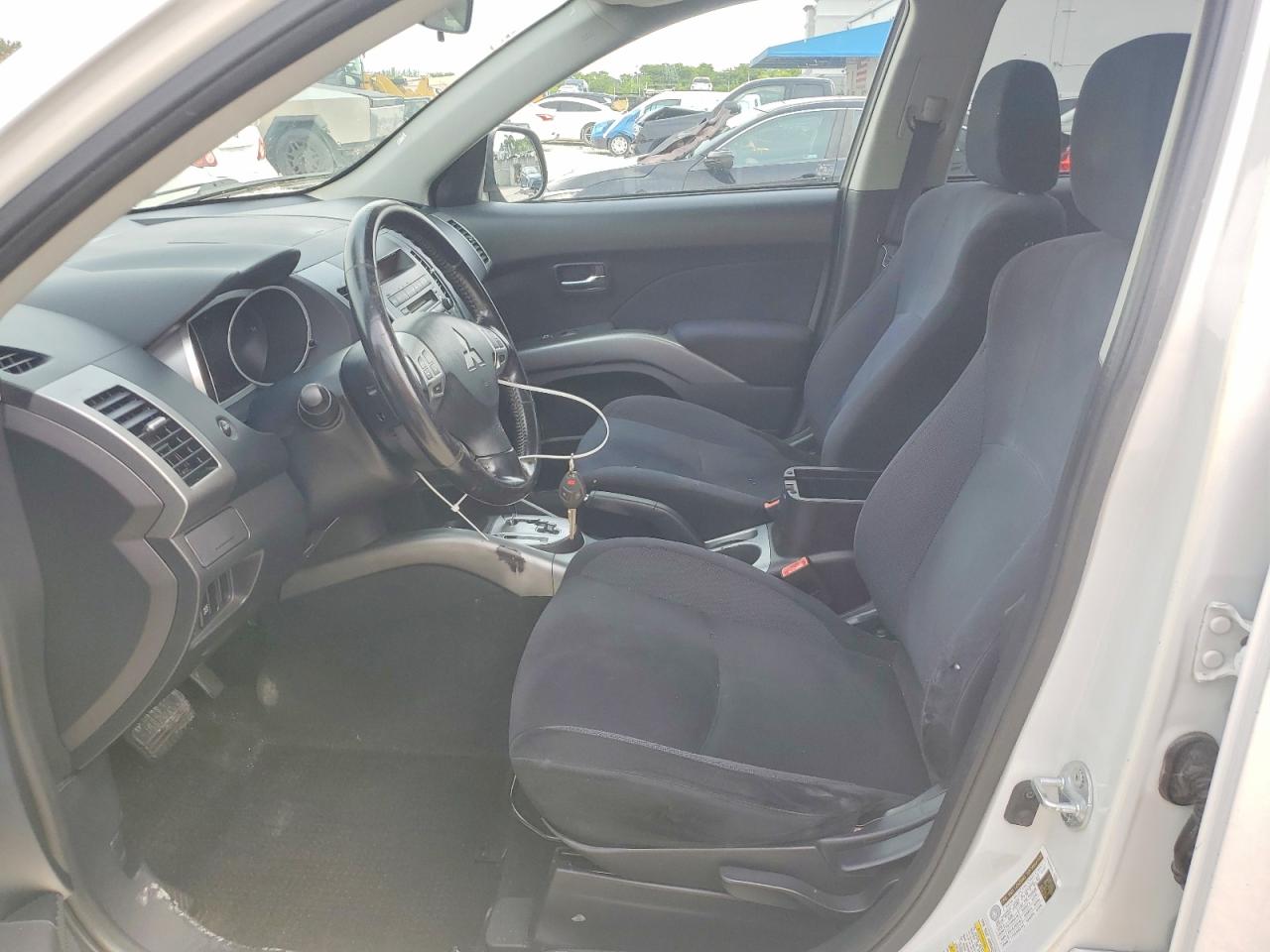 2009 Mitsubishi Outlander Es White vin: JA4LS21W49Z011186