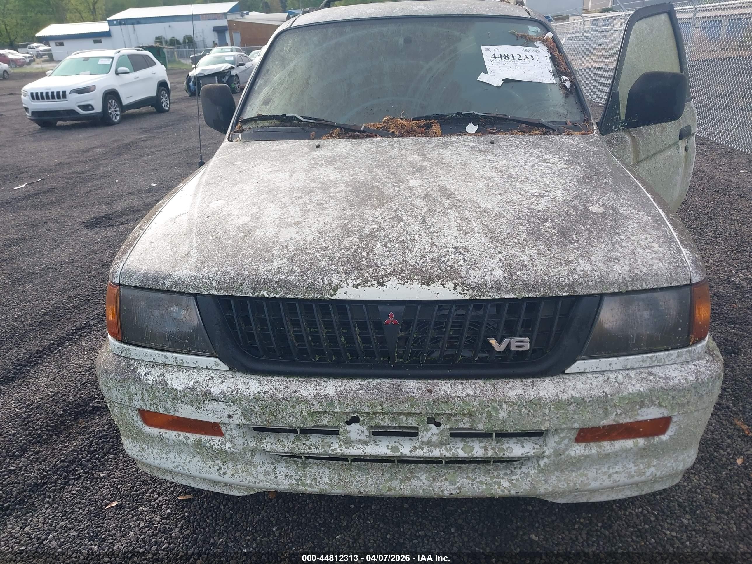 1999 Mitsubishi Montero Sport Ls/xls White vin: JA4LS31H0XP035517