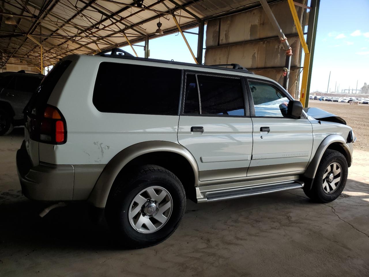 2000 Mitsubishi Montero Sport Ls White vin: JA4LS31H2YP808098
