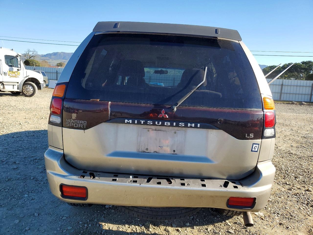2000 Mitsubishi Montero Sport Ls Beige vin: JA4LS31H3YP022679