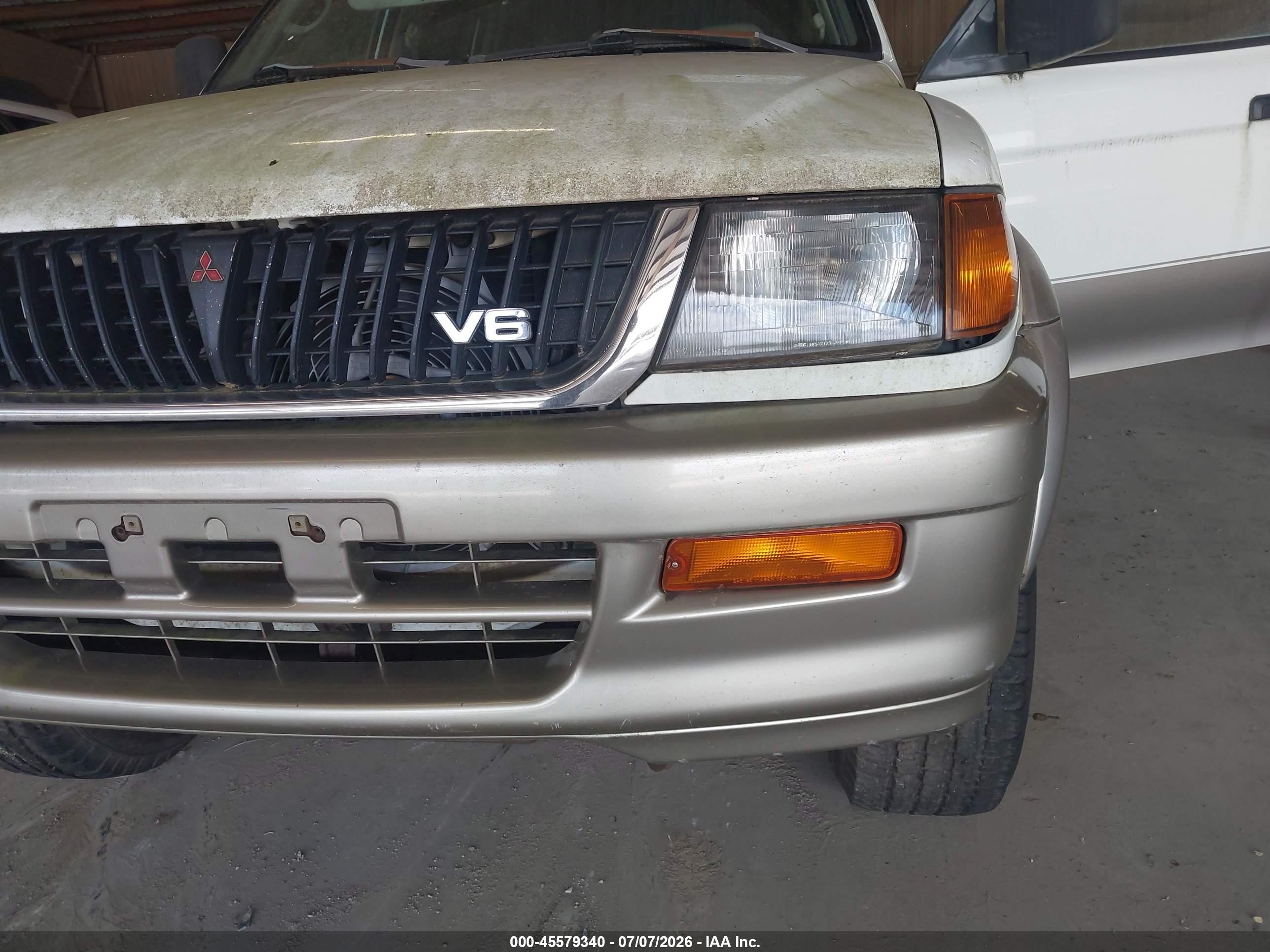 1999 Mitsubishi Montero Sport Ls/xls White vin: JA4LS31H5XP003825