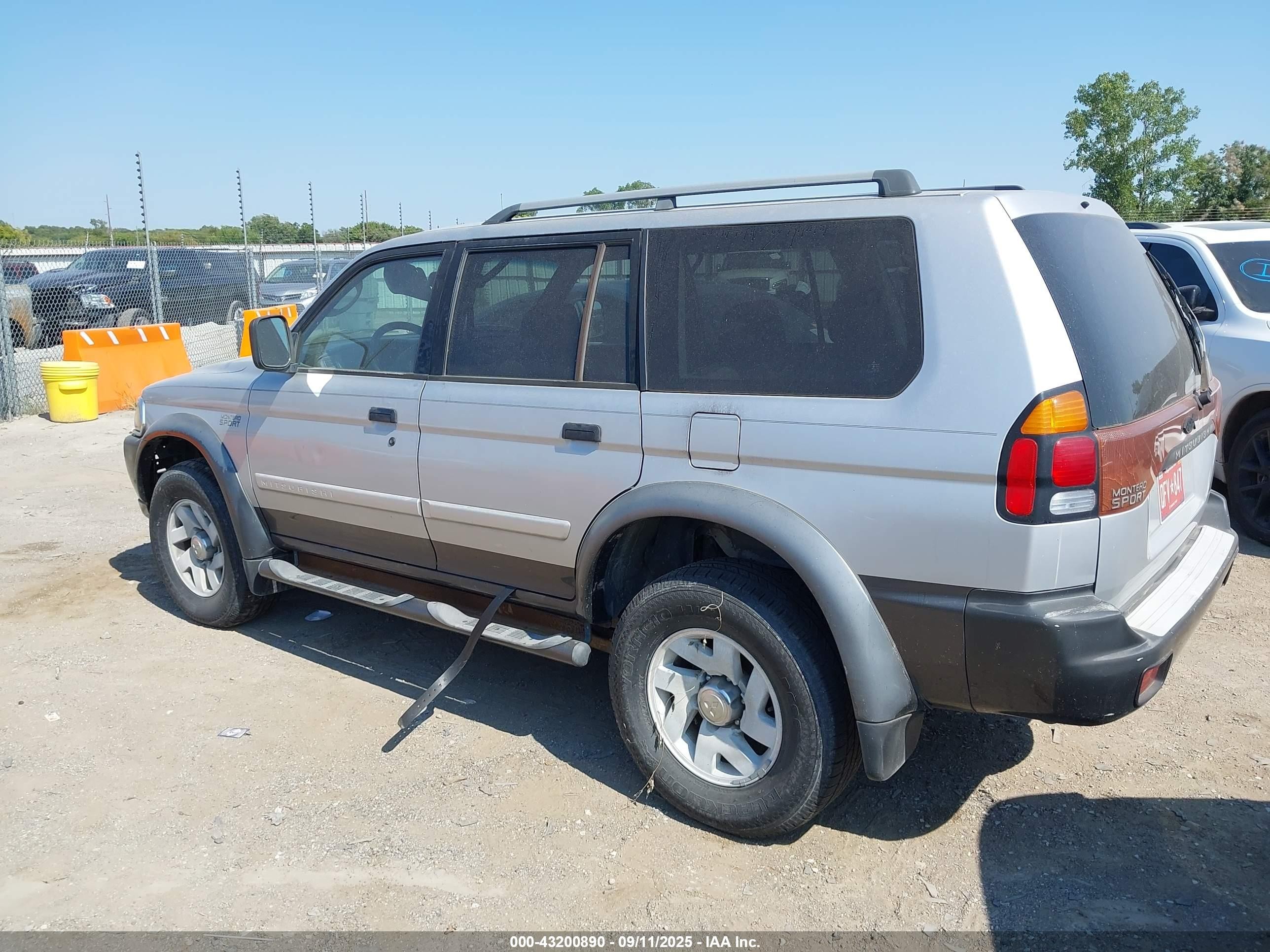2002 Mitsubishi Montero Sport Xls Black vin: JA4LS31R02J038051