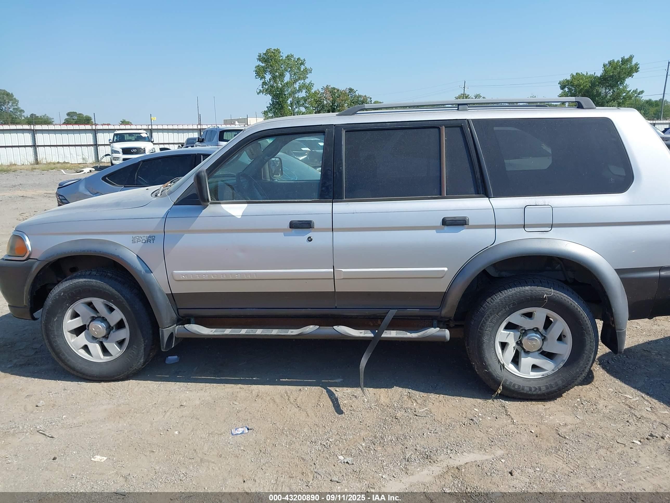2002 Mitsubishi Montero Sport Xls Black vin: JA4LS31R02J038051