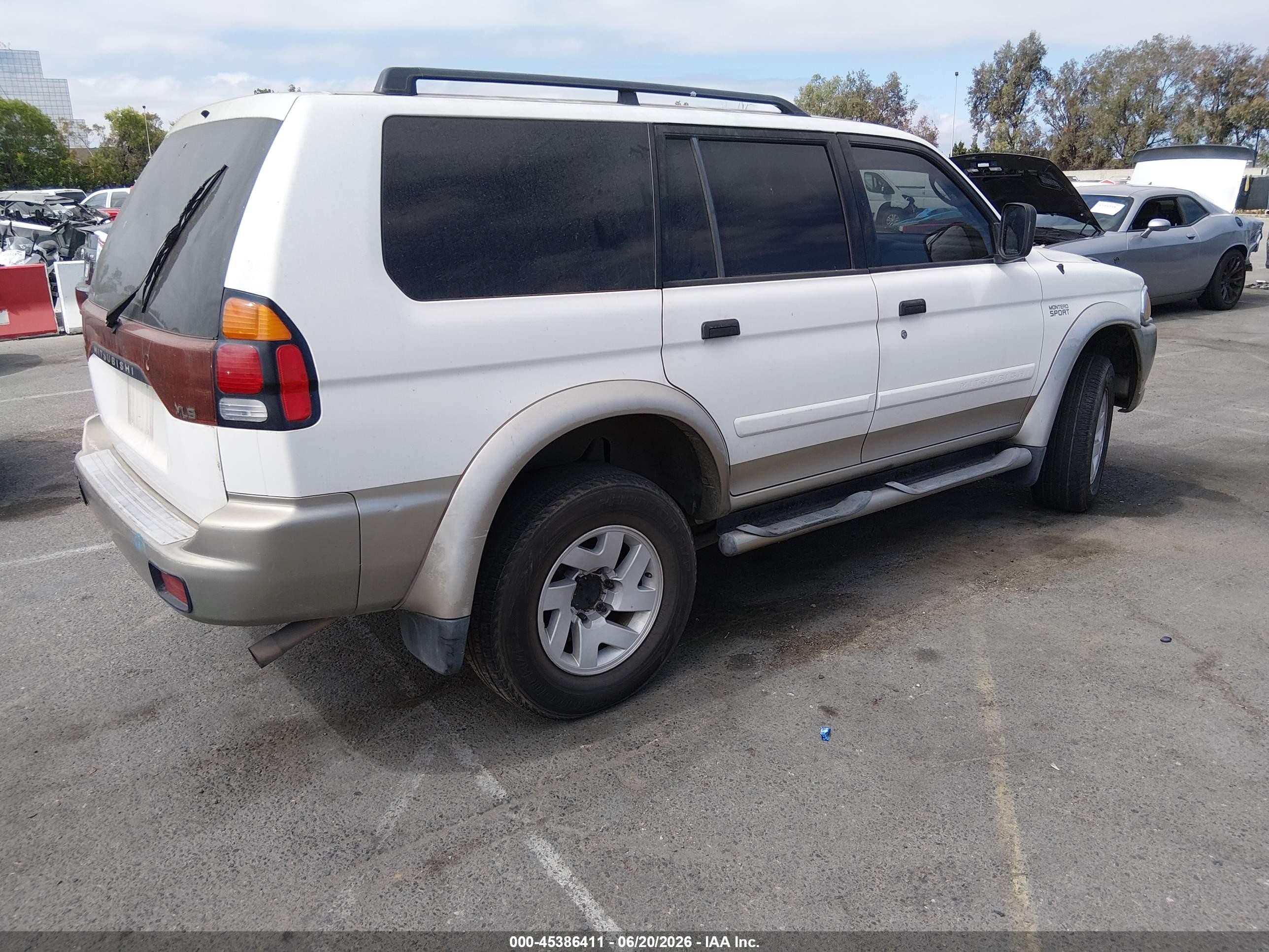 2002 Mitsubishi Montero Sport Xls White vin: JA4LS31R52J034321