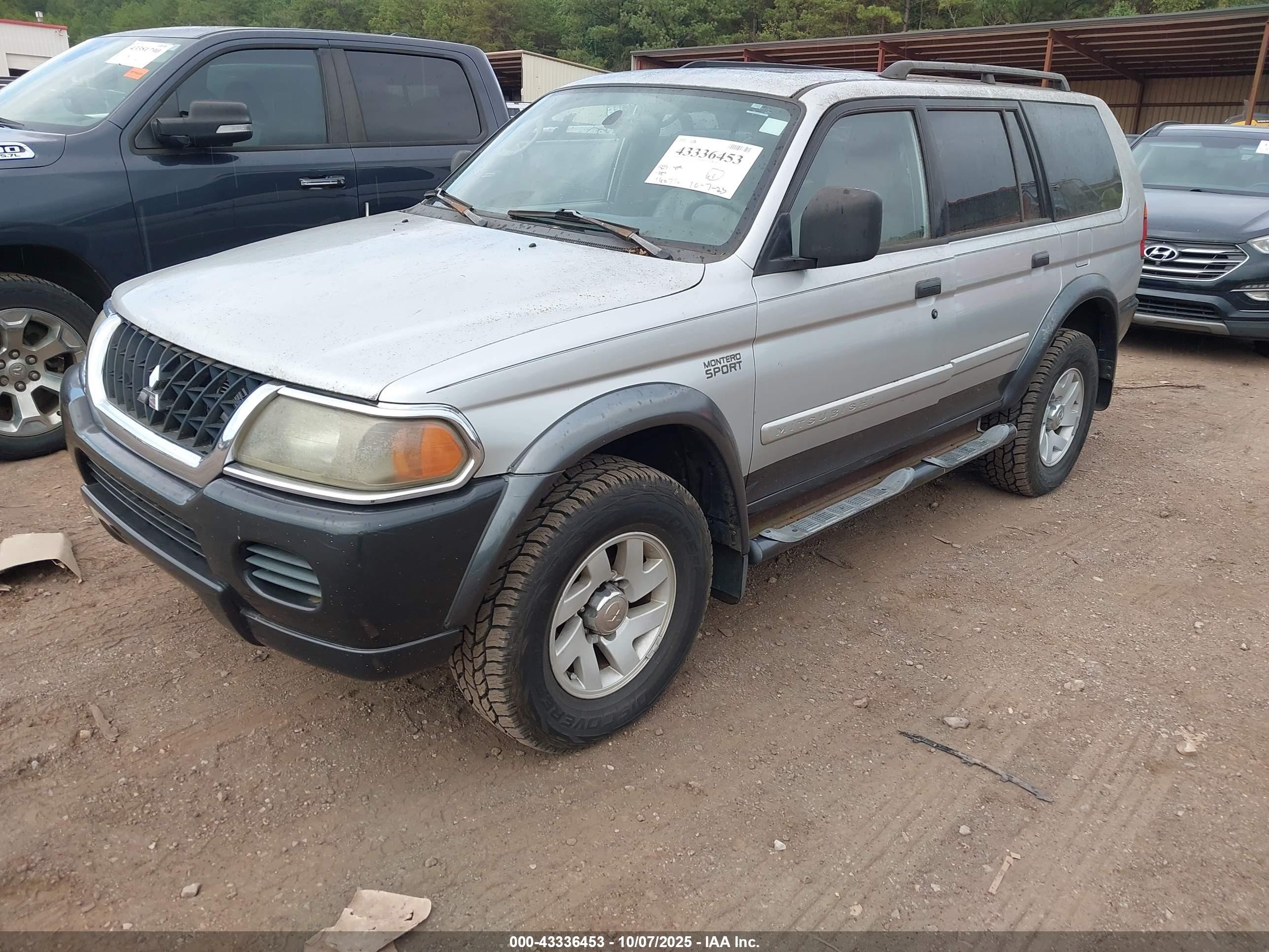 2002 Mitsubishi Montero Sport Xls Silver vin: JA4LS31R62J015762