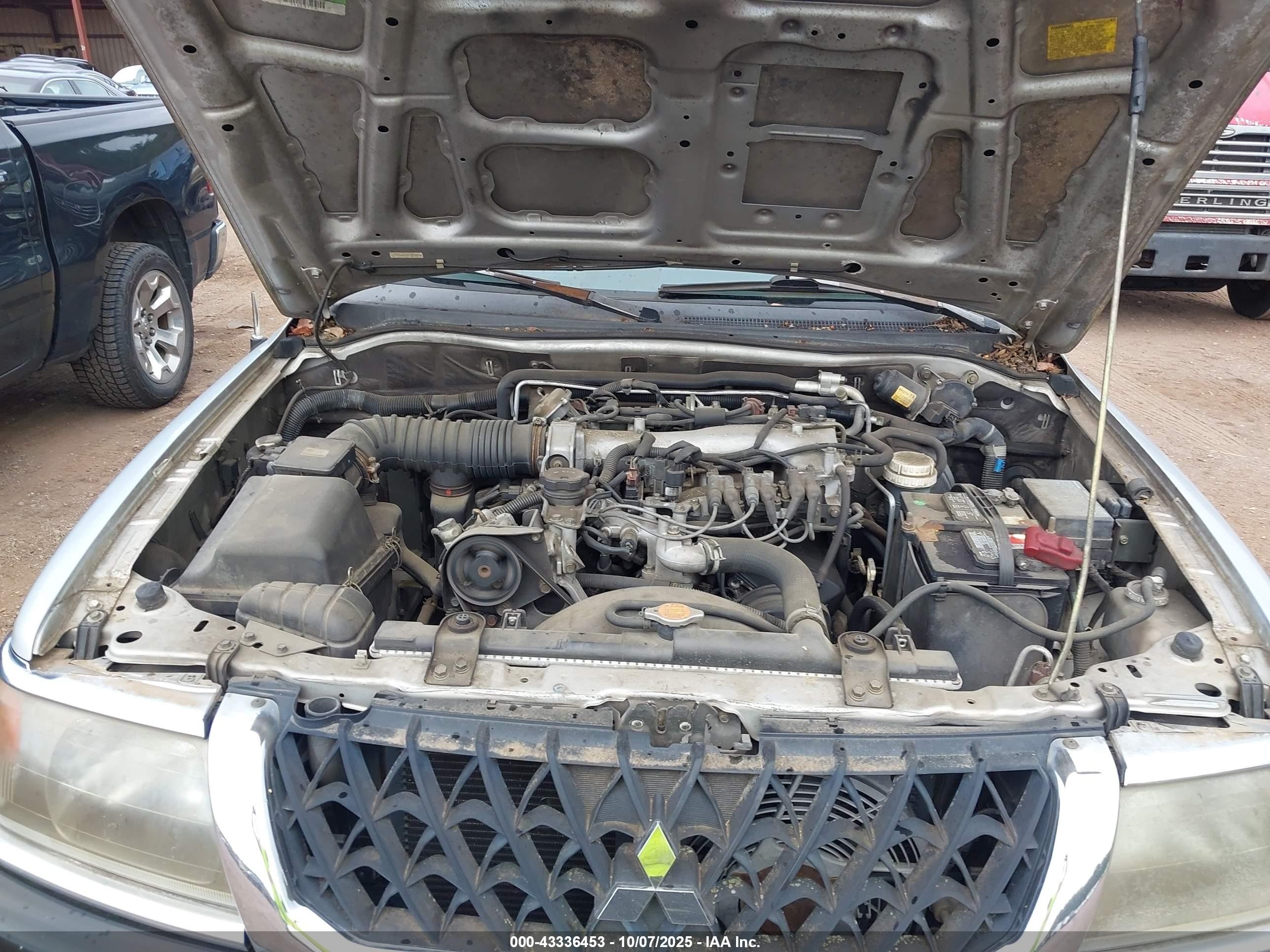 2002 Mitsubishi Montero Sport Xls Silver vin: JA4LS31R62J015762