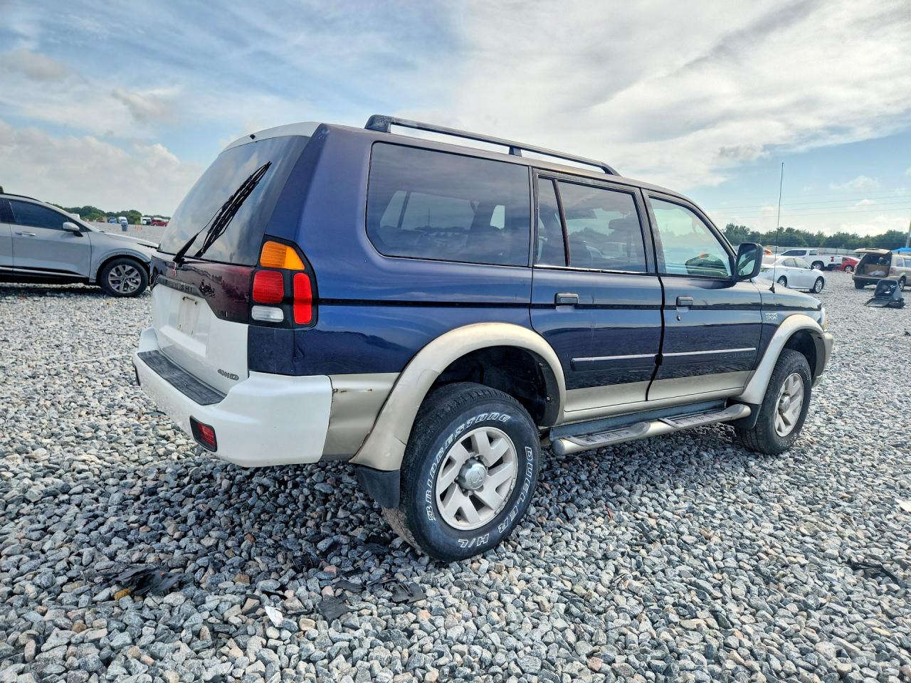 2002 Mitsubishi Montero Sport Xls Blue vin: JA4LS31R62J055355
