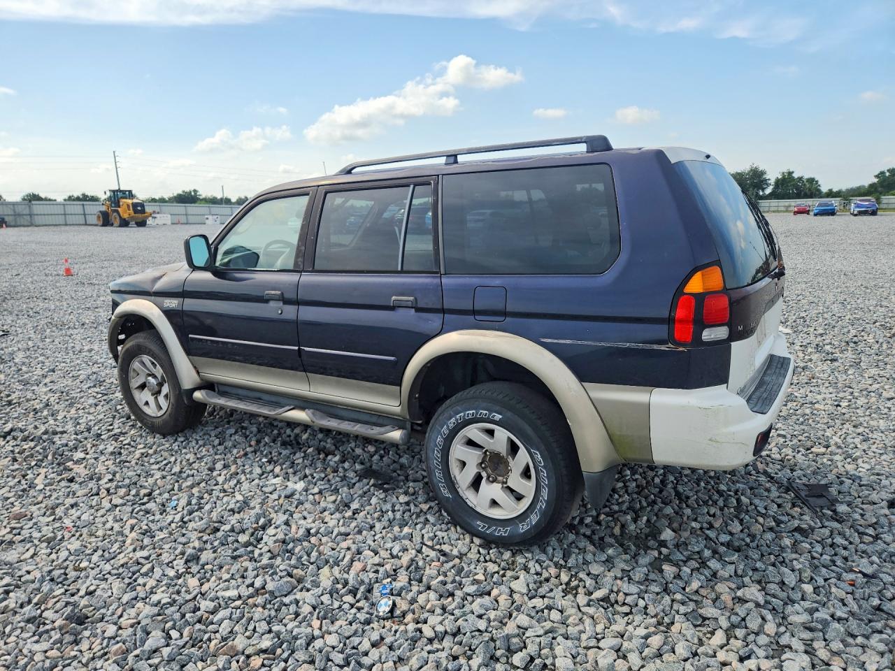 2002 Mitsubishi Montero Sport Xls Blue vin: JA4LS31R62J055355