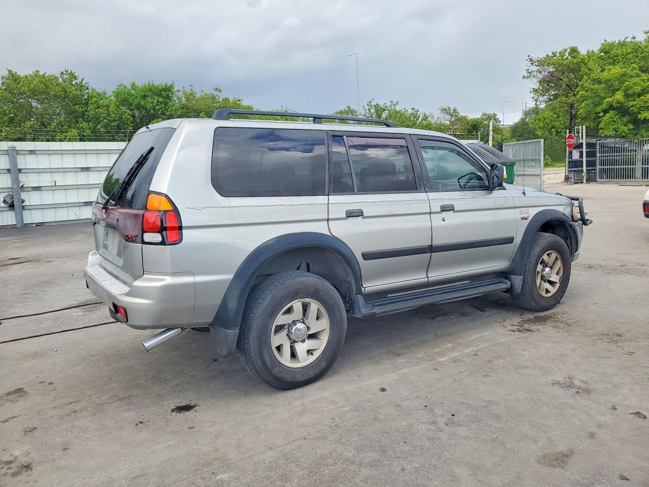 2001 Mitsubishi Montero Sport Xs Silver vin: JA4LS31R71P054436