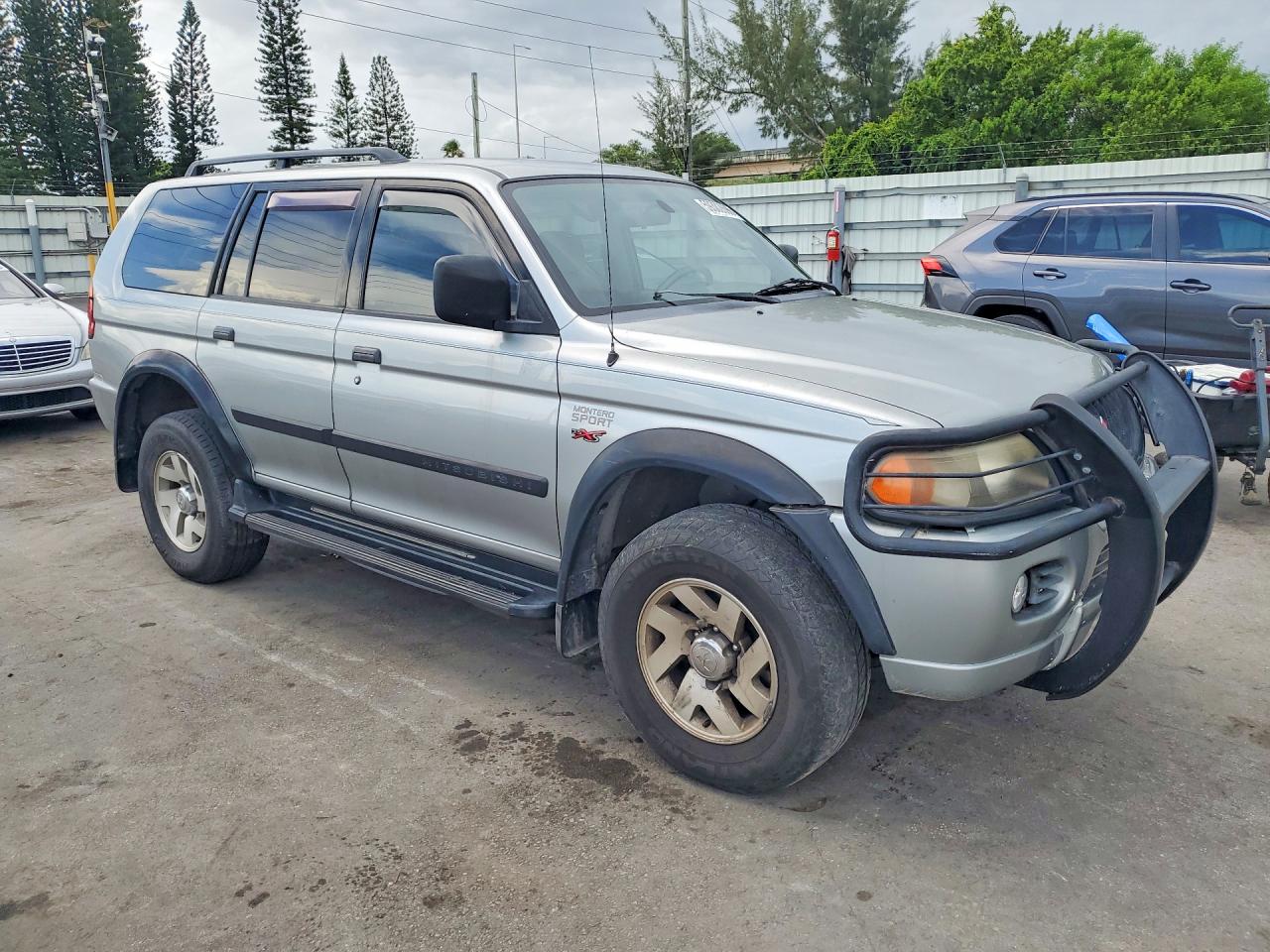 2001 Mitsubishi Montero Sport Xs Silver vin: JA4LS31R71P054436