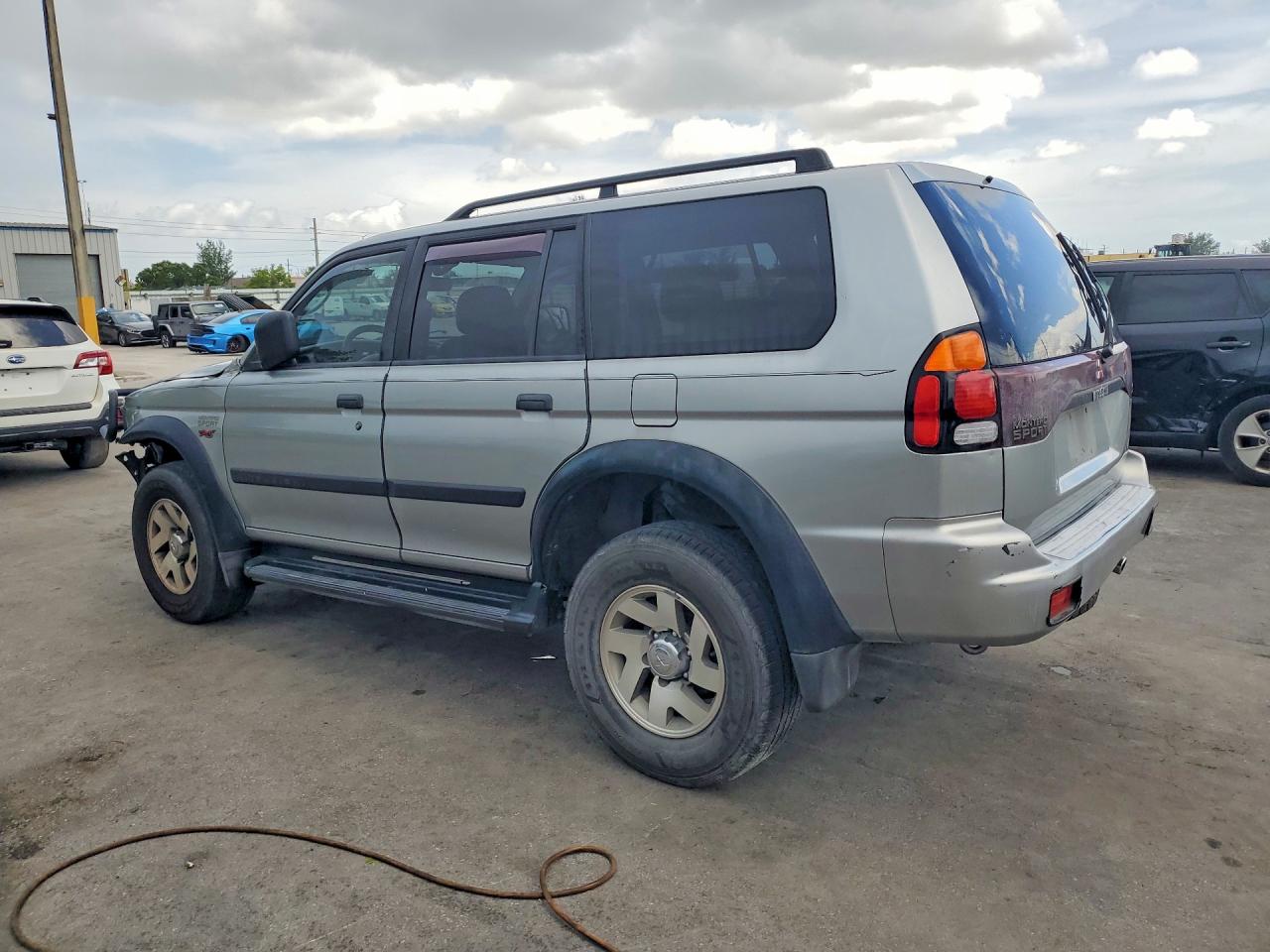 2001 Mitsubishi Montero Sport Xs Silver vin: JA4LS31R71P054436