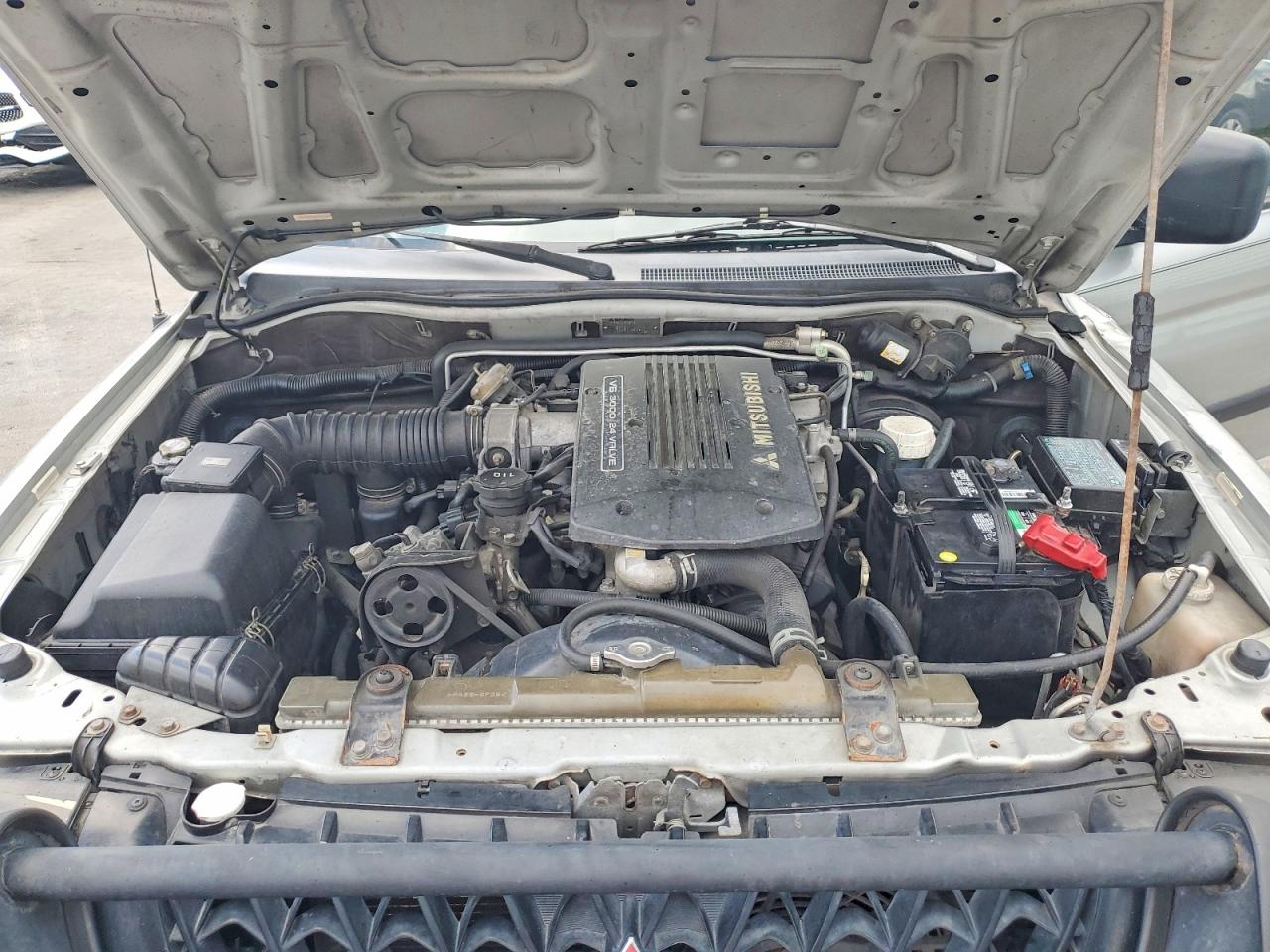 2001 Mitsubishi Montero Sport Xs Silver vin: JA4LS31R71P054436