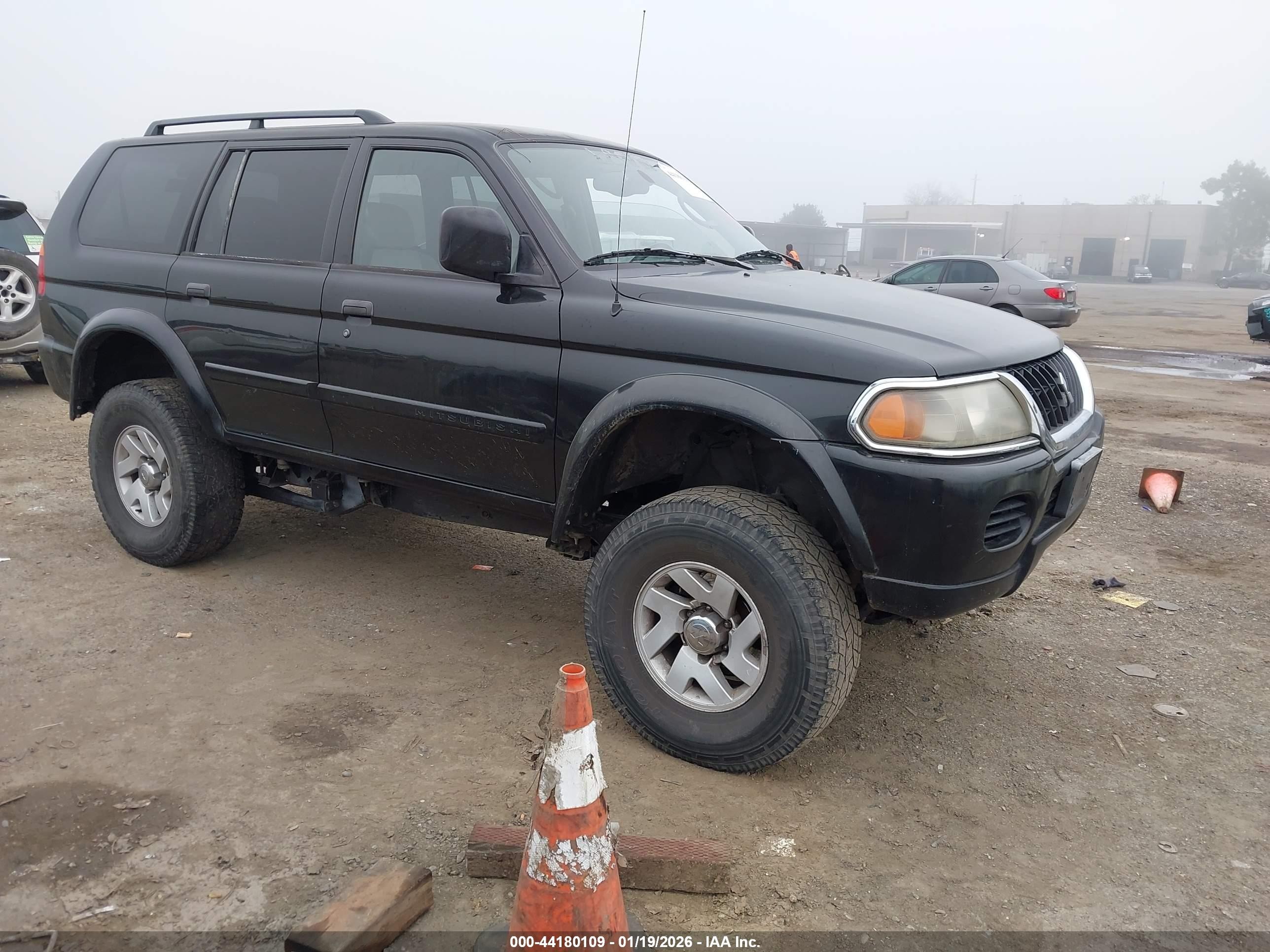 2002 Mitsubishi Montero Sport Xls Black vin: JA4LS31R72J008786