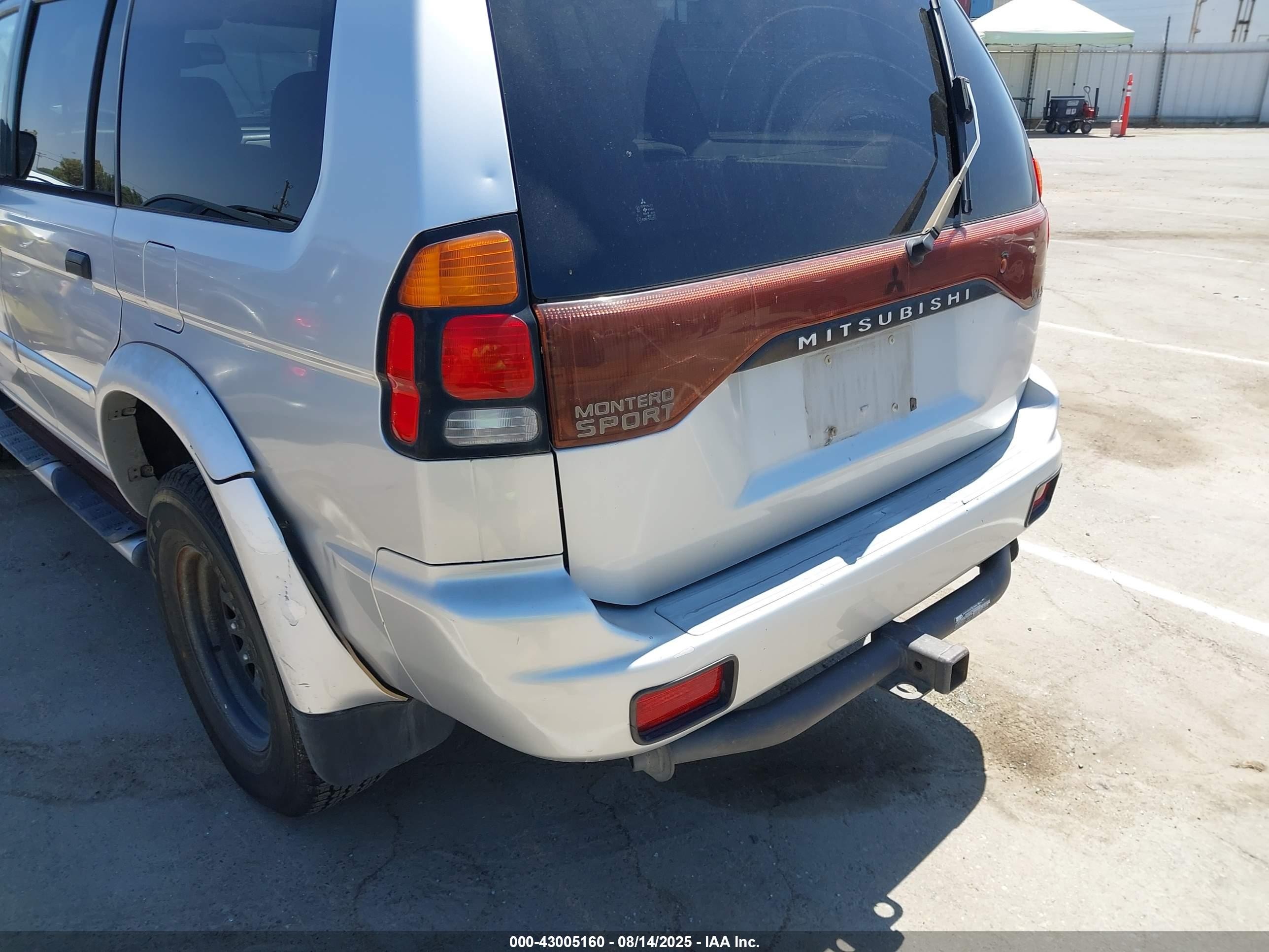 2002 Mitsubishi Montero Sport Xls Silver vin: JA4LS31R72J068051