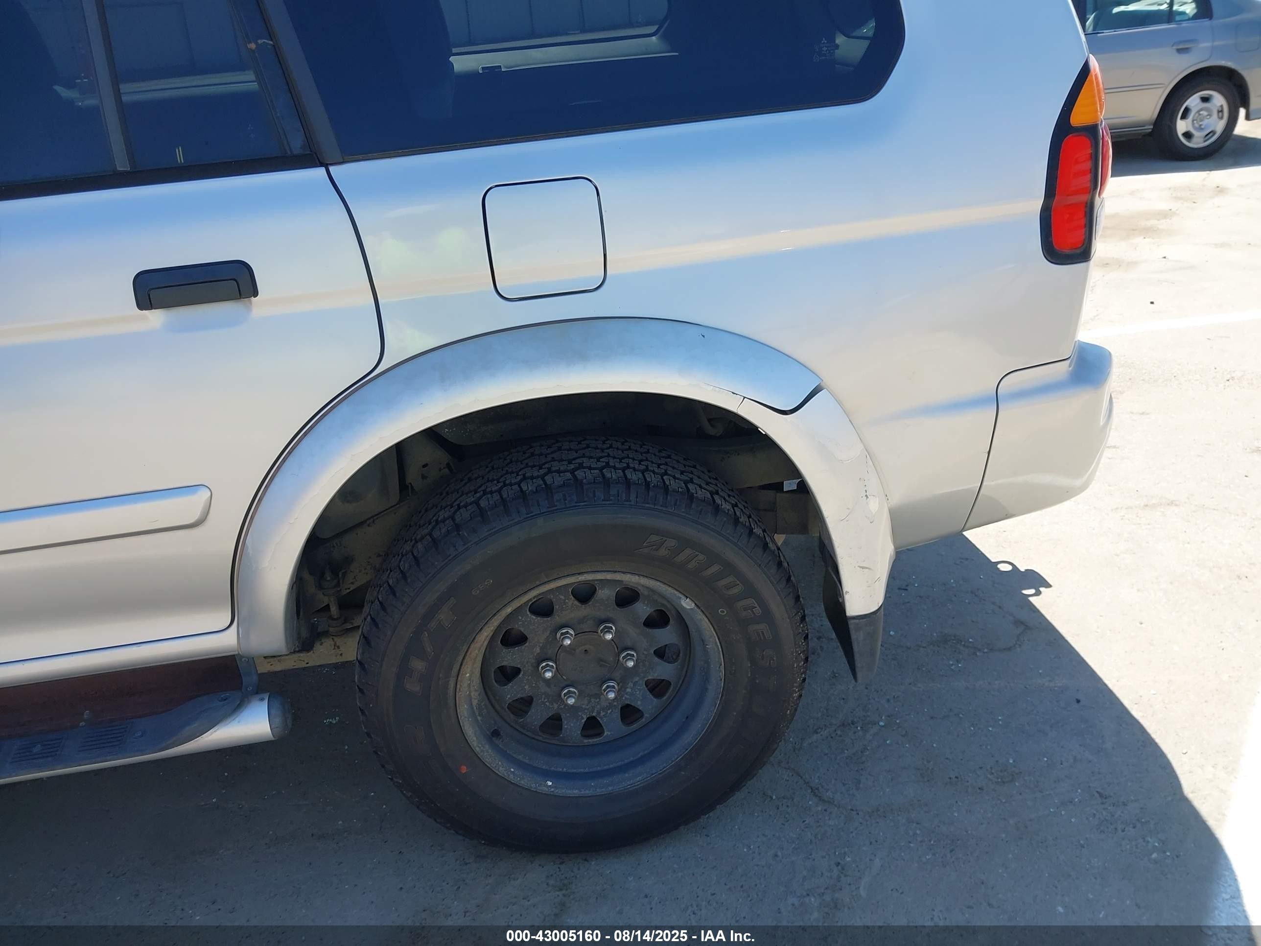 2002 Mitsubishi Montero Sport Xls Silver vin: JA4LS31R72J068051