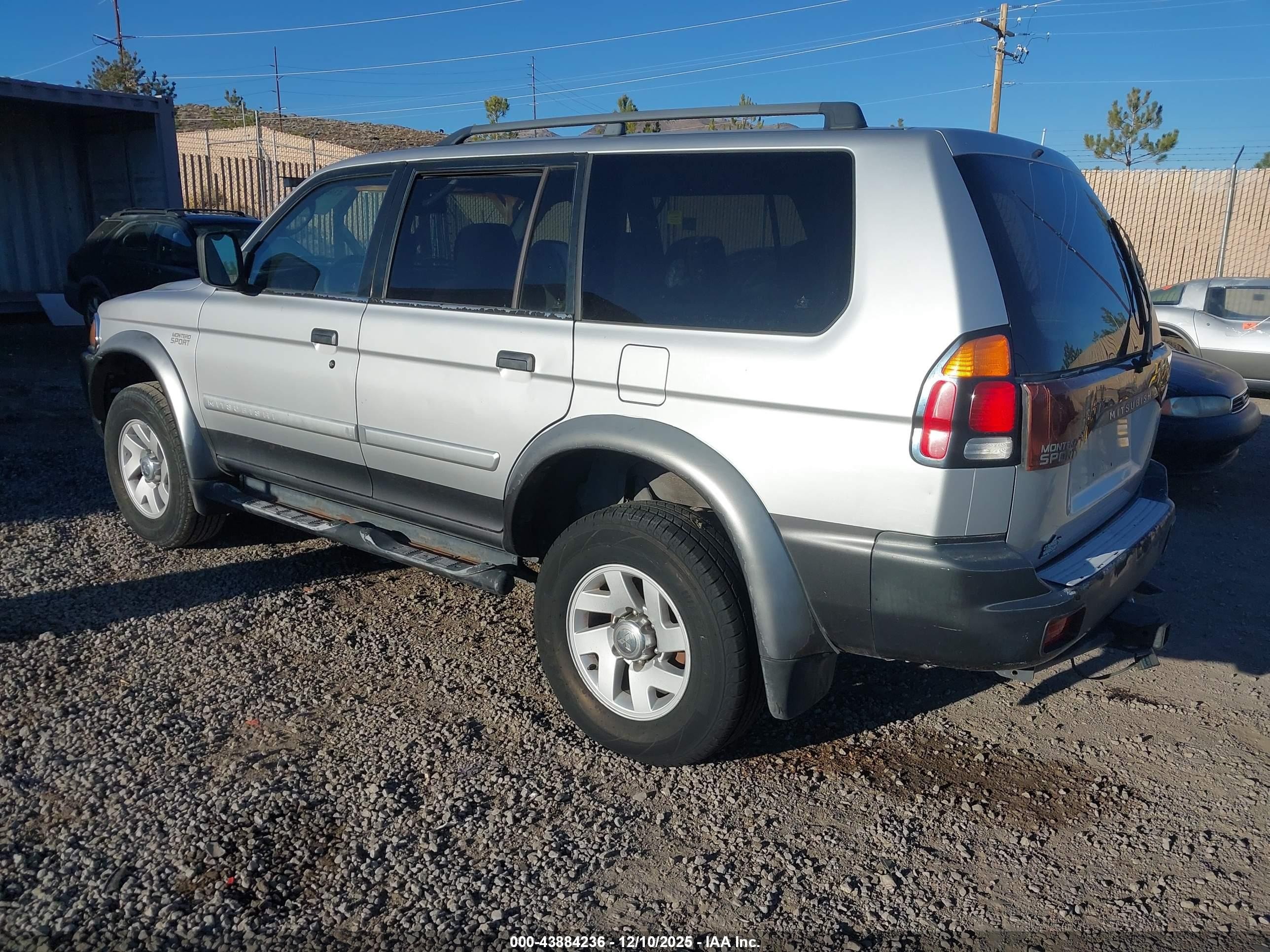2002 Mitsubishi Montero Sport Xls Silver vin: JA4LS31R92J047735