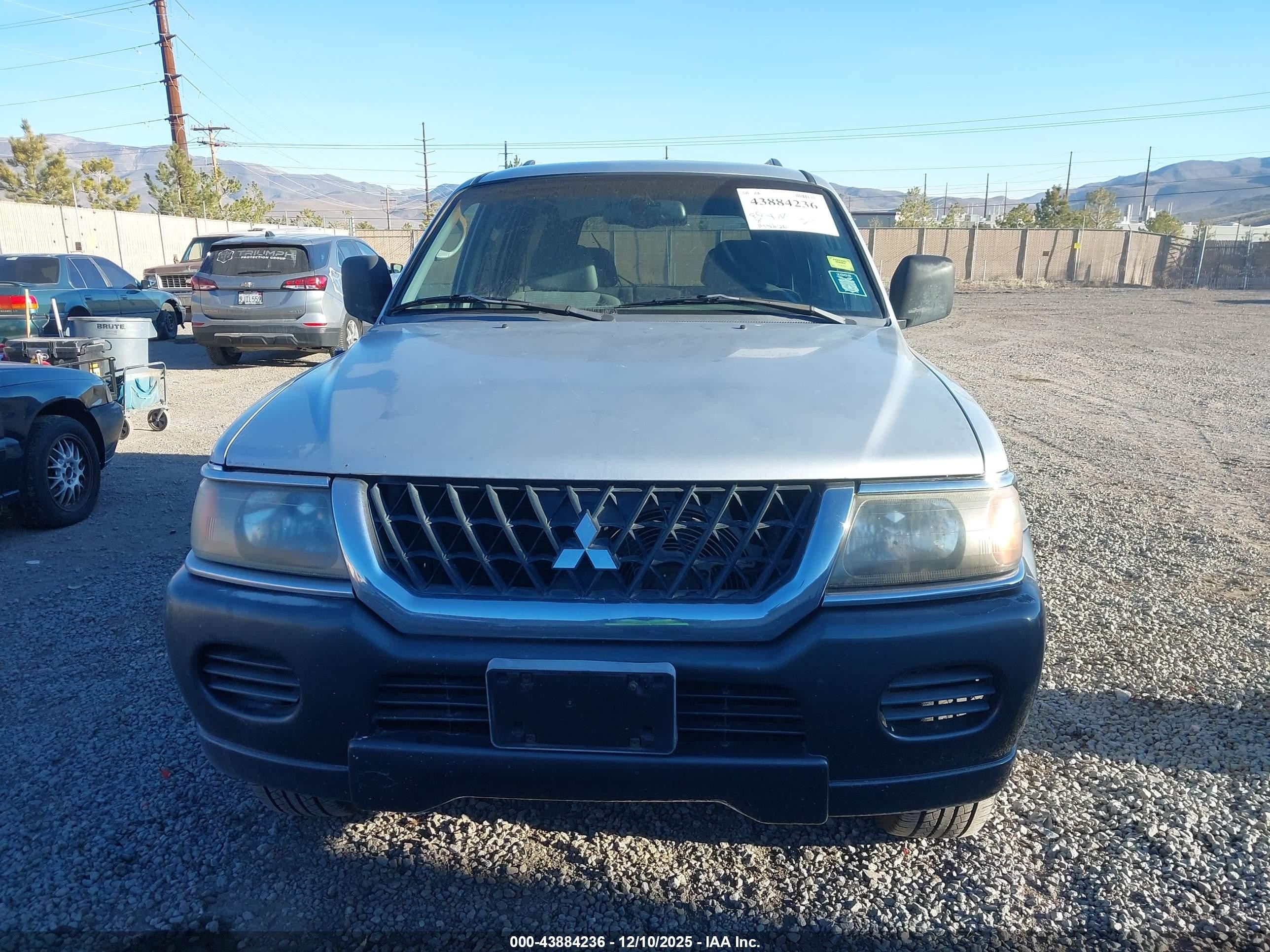 2002 Mitsubishi Montero Sport Xls Silver vin: JA4LS31R92J047735