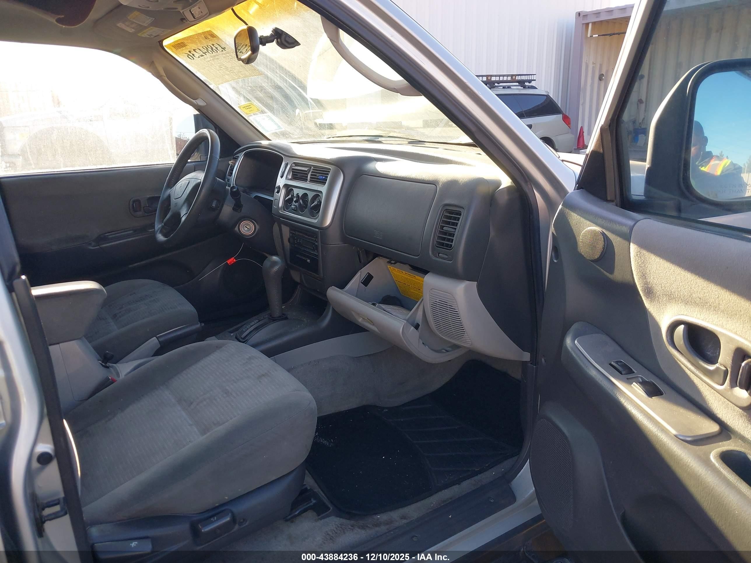 2002 Mitsubishi Montero Sport Xls Silver vin: JA4LS31R92J047735