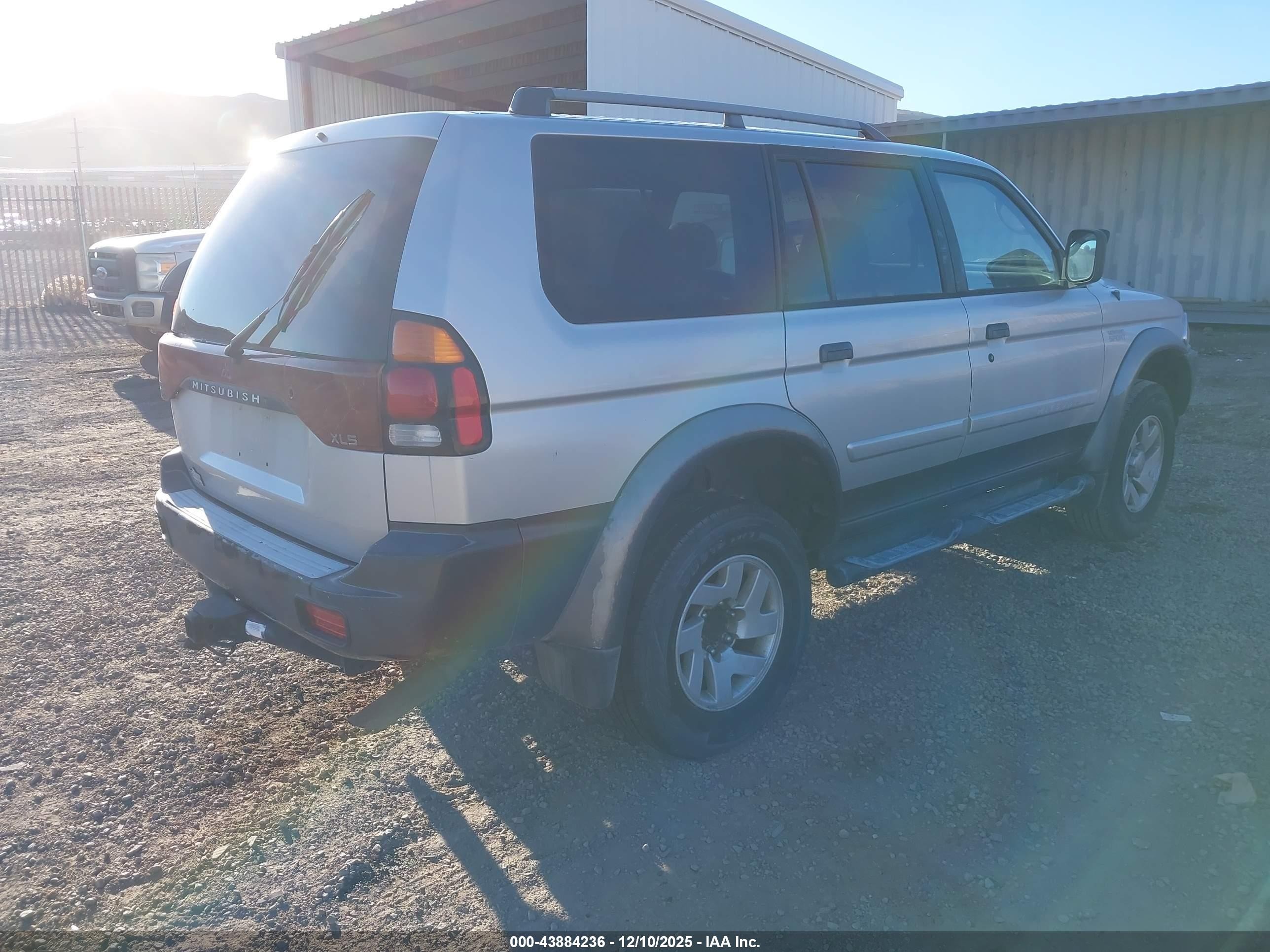 2002 Mitsubishi Montero Sport Xls Silver vin: JA4LS31R92J047735