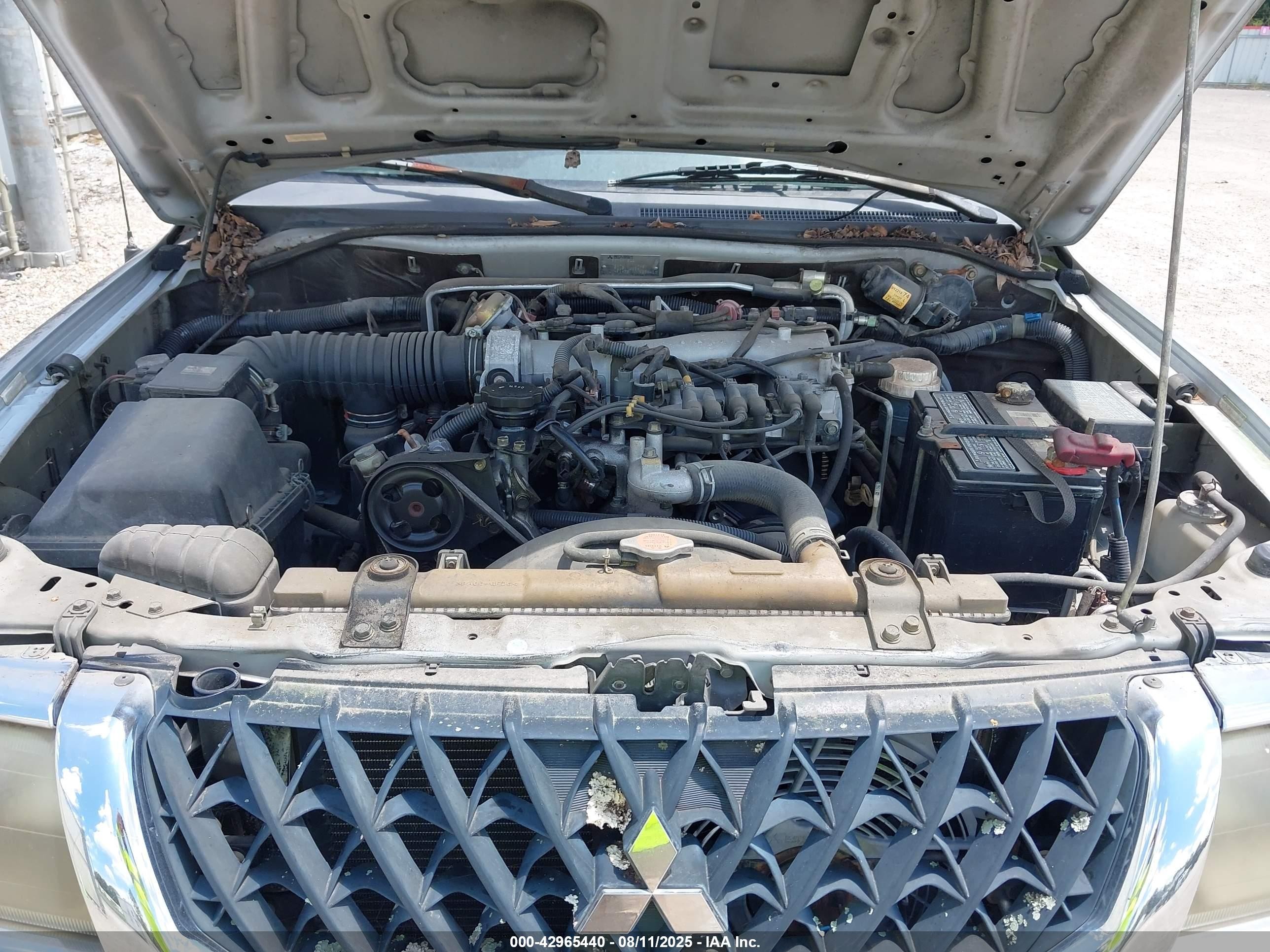 2002 Mitsubishi Montero Sport Xls Silver vin: JA4LS31RX2P005779
