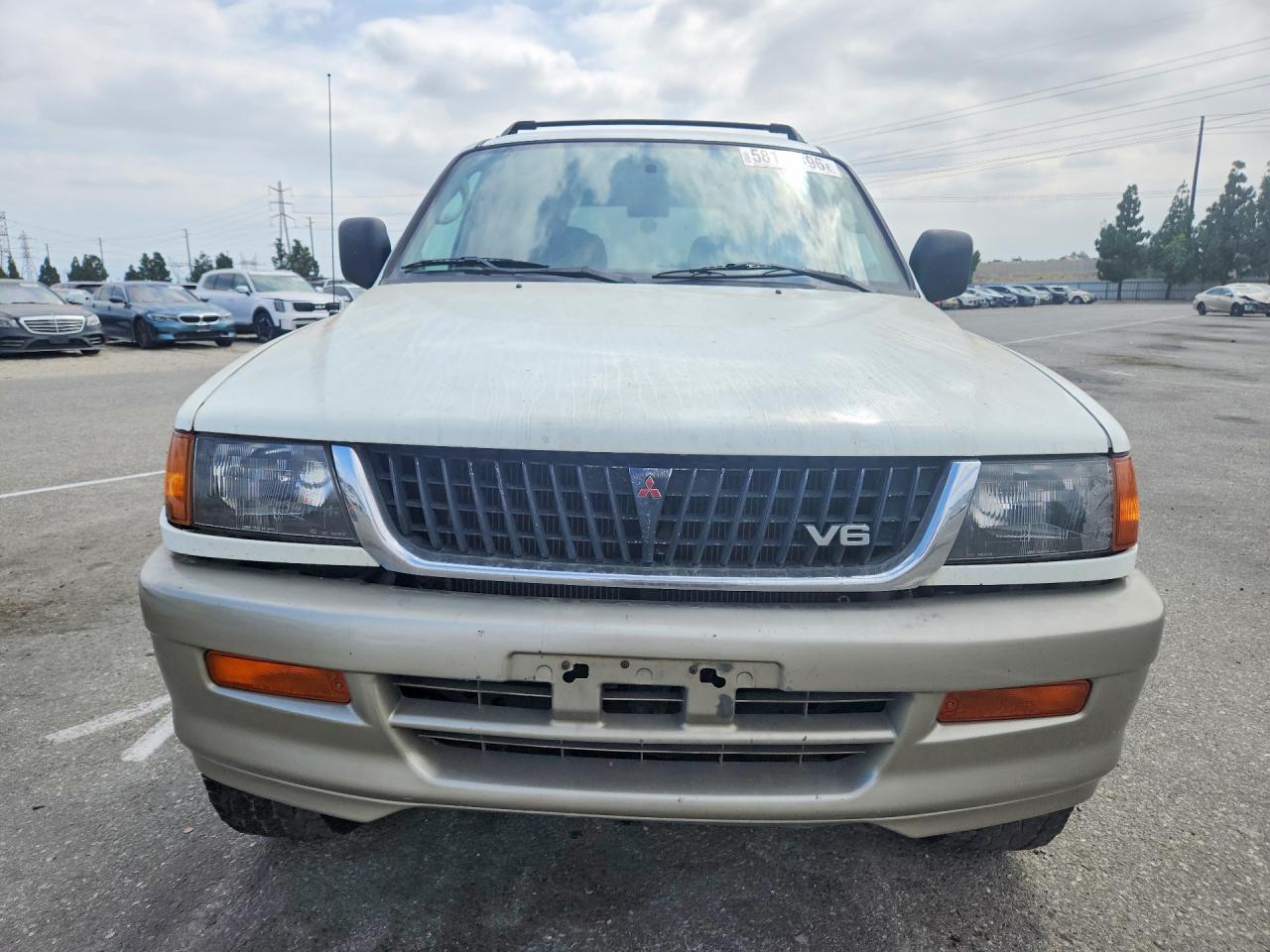 1999 Mitsubishi Montero Sport Limited White vin: JA4LS41R4XP031744