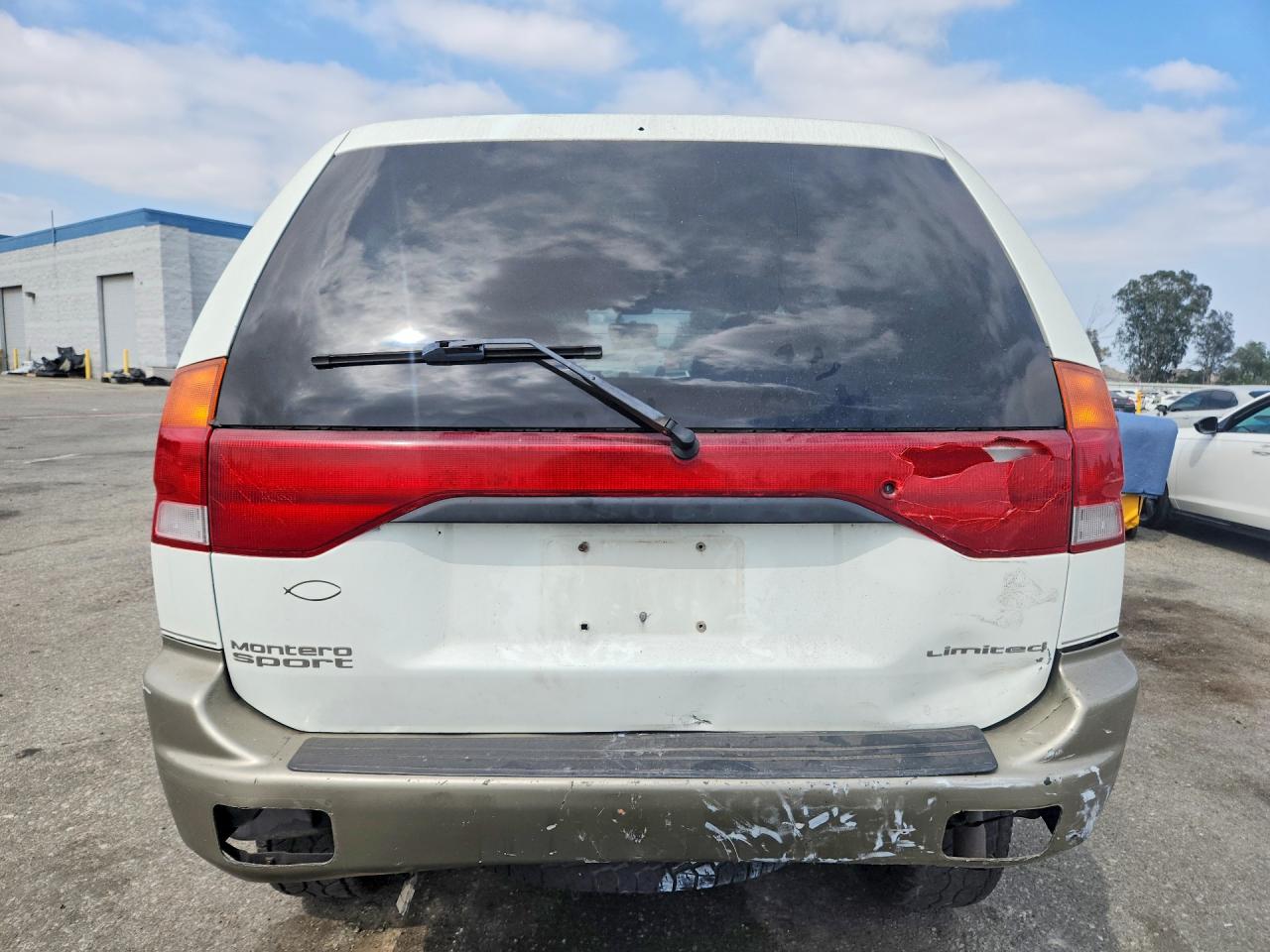 1999 Mitsubishi Montero Sport Limited White vin: JA4LS41R4XP031744