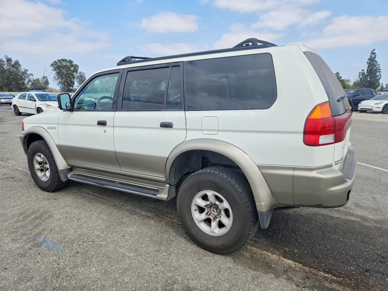 1999 Mitsubishi Montero Sport Limited White vin: JA4LS41R4XP031744